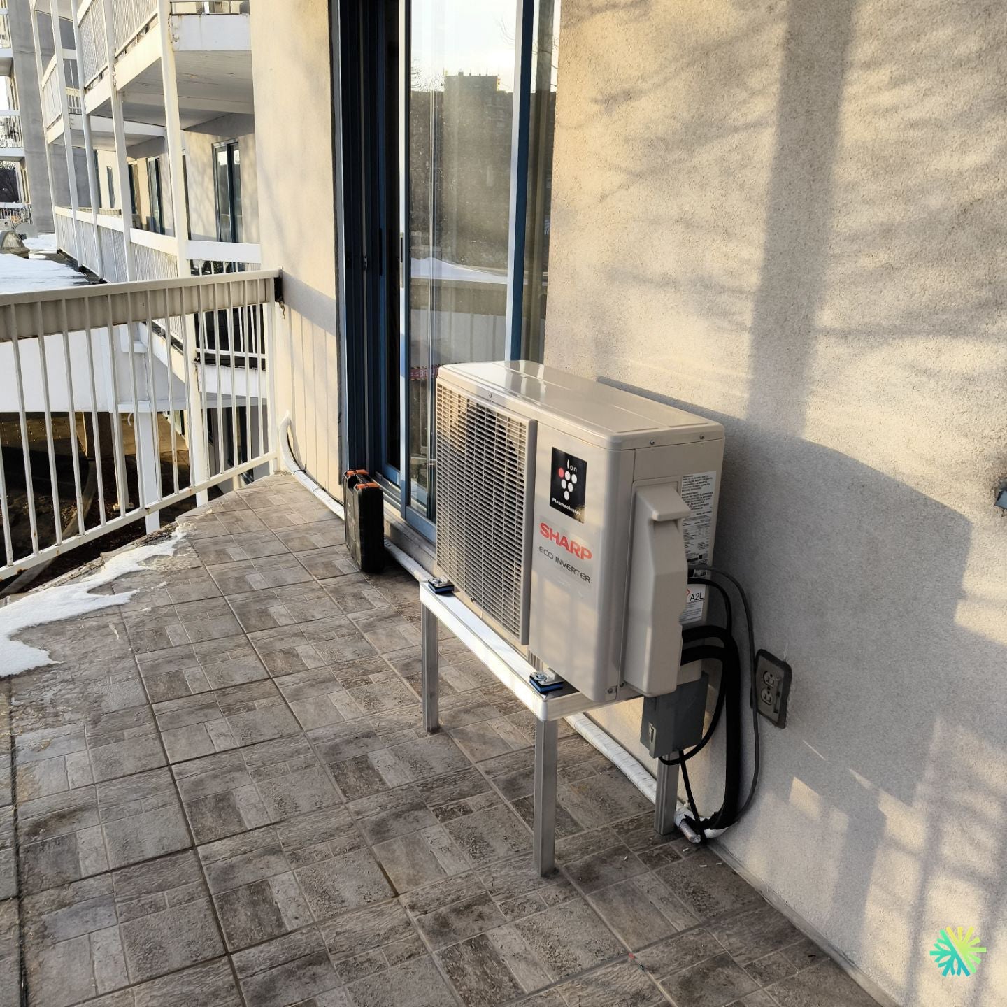 Installation d’une Sharp ZU1 Thermopompe Murale à Griffintown – Le Sud-Ouest (Montréal)
