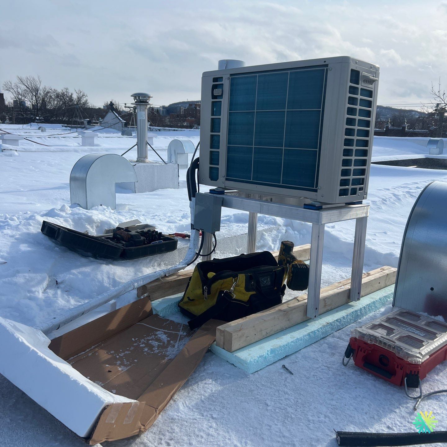 Installation d’une Midea28 thermopompe murale à Le Sud-Ouest