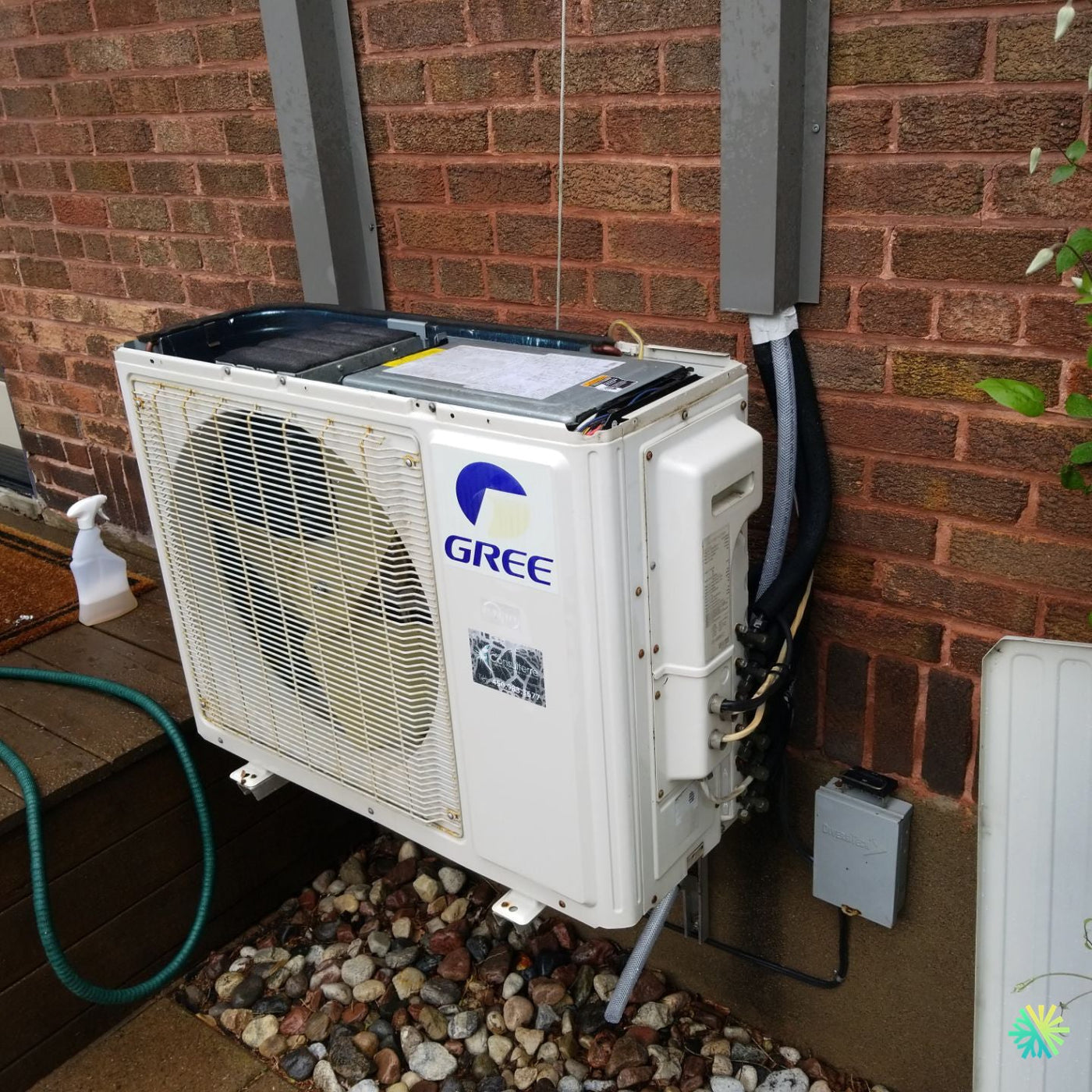 Réparation d’une thermopompe murale Gree à Rosemère