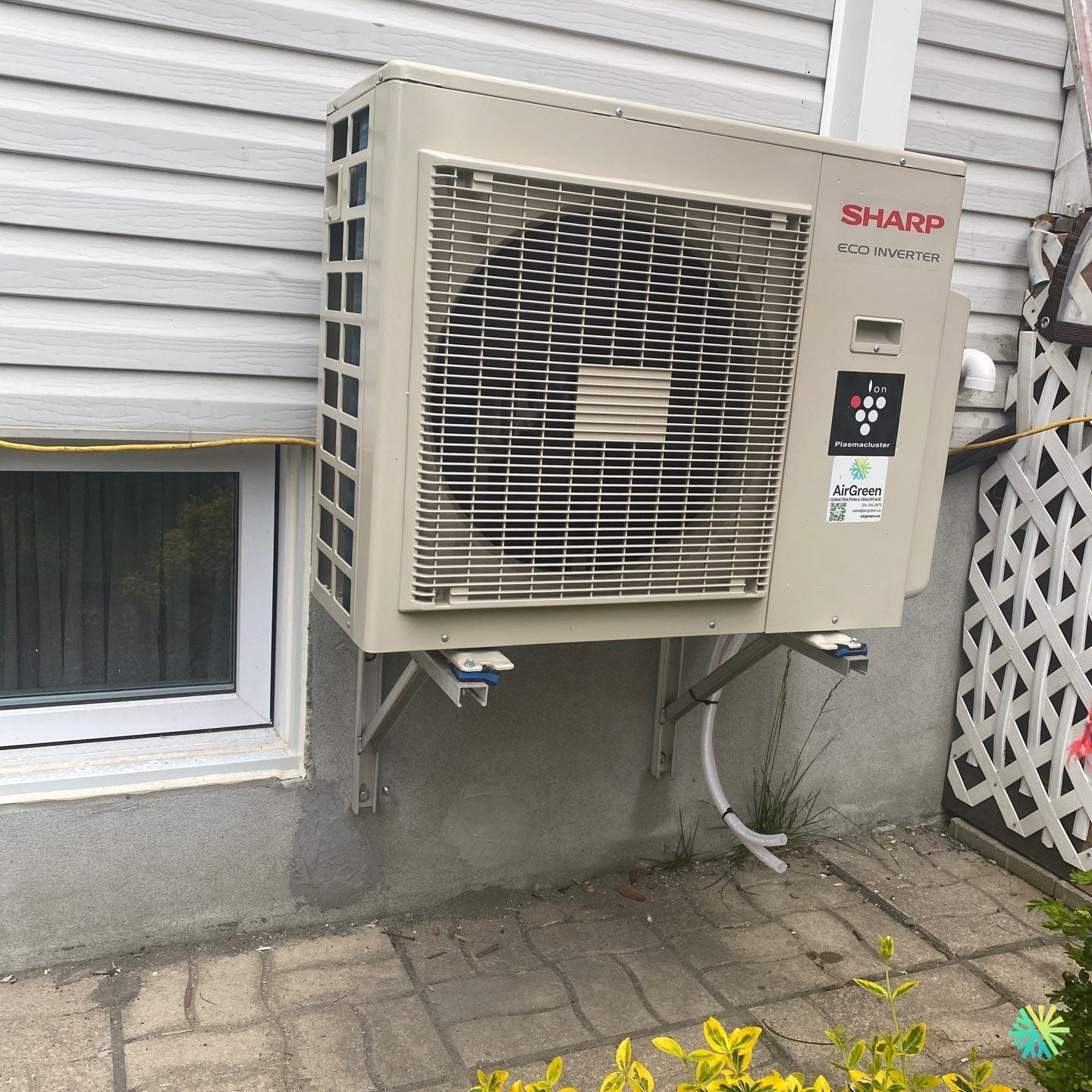 Installation d’une thermopompe murale Sharp ZU1 à Laval-des-Rapides