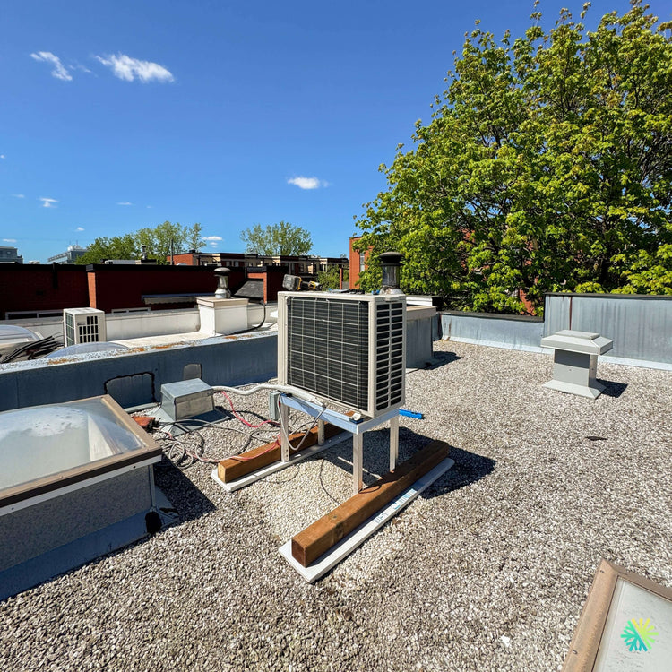 Installation d’une thermopompe murale Fujitsu AIRSTAGE Altair 700 à Saint-Bernard-de-Lacolle, en Montérégie