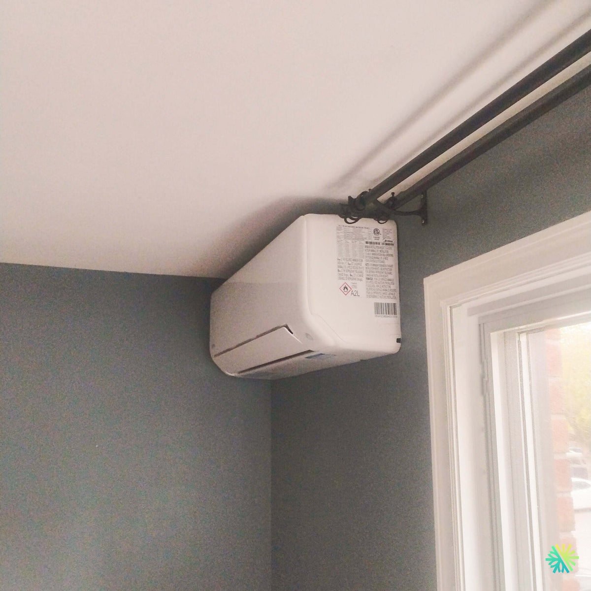 Installation d’une thermopompe murale MIDEA MIDEA35 à Sainte-Julie sur la Rive-Sud de Montréal