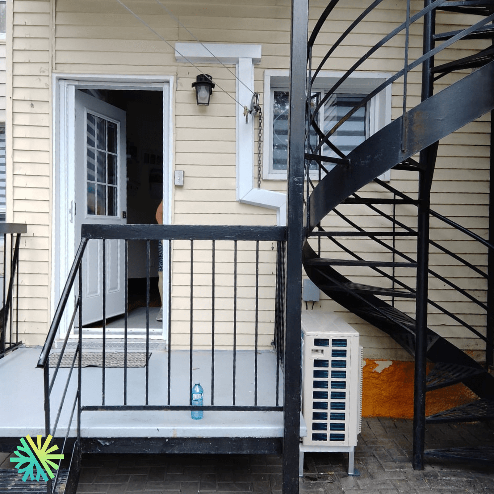 Installation d'une thermopompe murale Sharp ZU1 à Côte-des-Neiges-Notre-Dame-de-Grâce