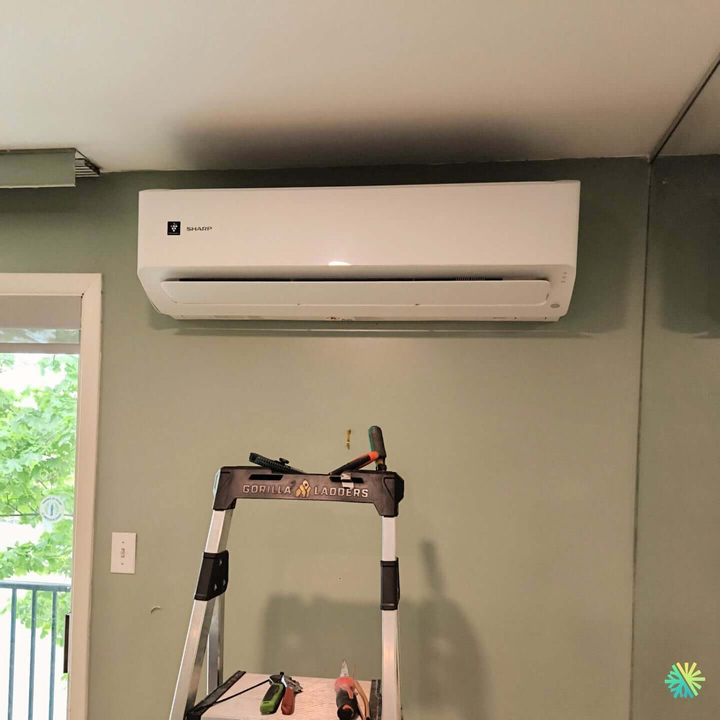 Installation d’une Thermopompe Murale SHARP ZU1 18 000 BTU à Ville Mont-Royal