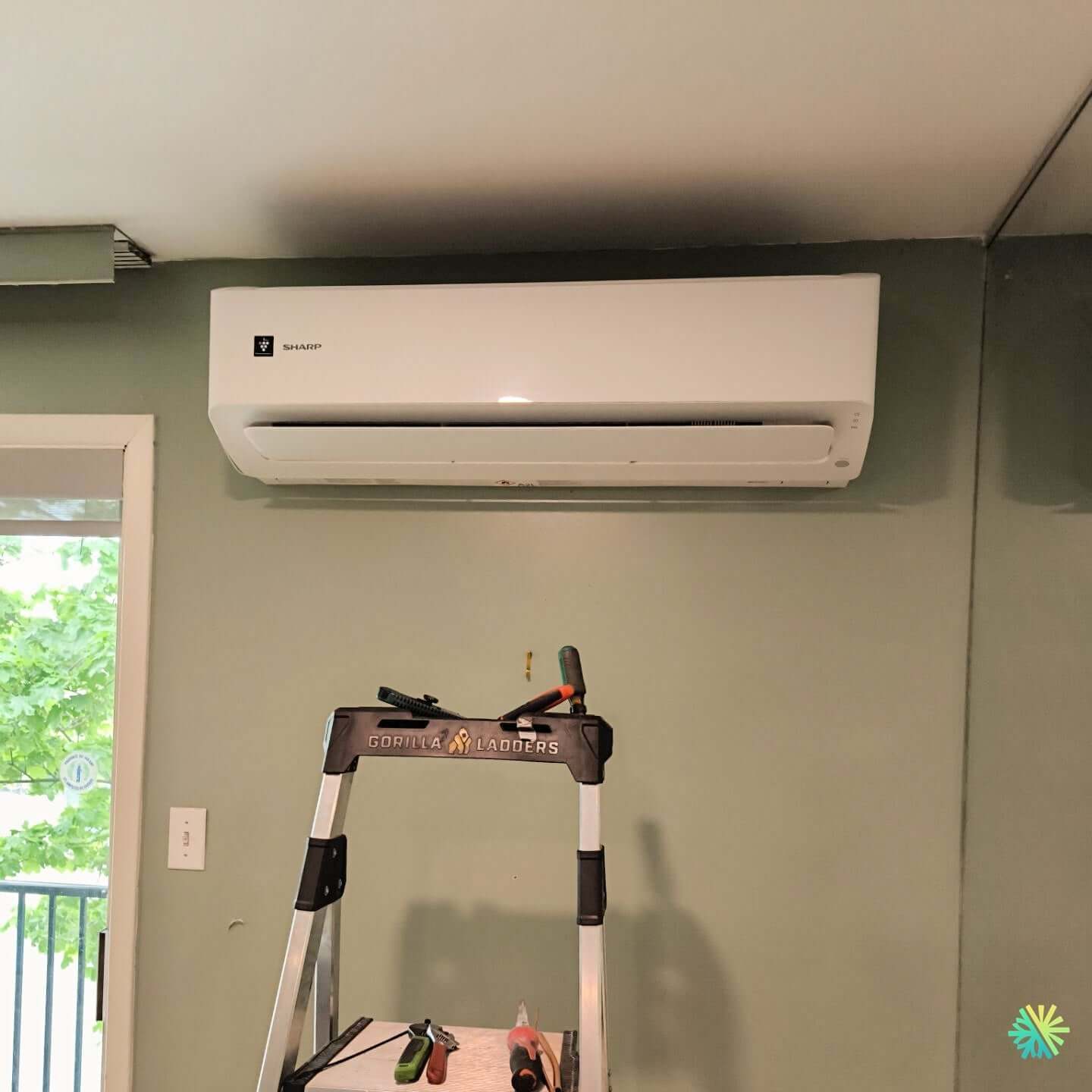 Installation d’une Thermopompe Murale SHARP ZU1 18 000 BTU à Ville Mont-Royal