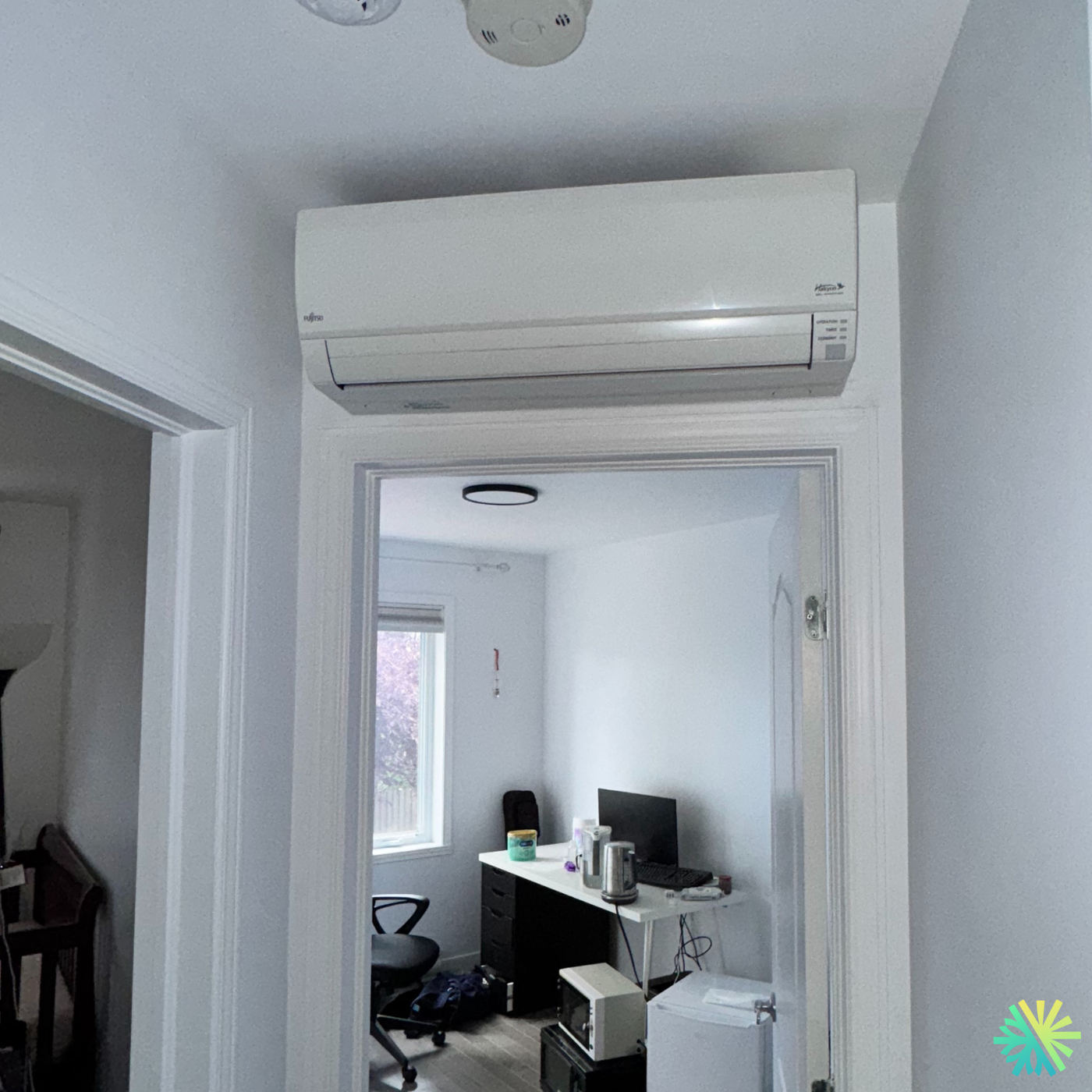 Réparation d’une thermopompe murale Fujitsu à Ville-Marie (Montréal) : fin des fuites d’eau et retour au confort