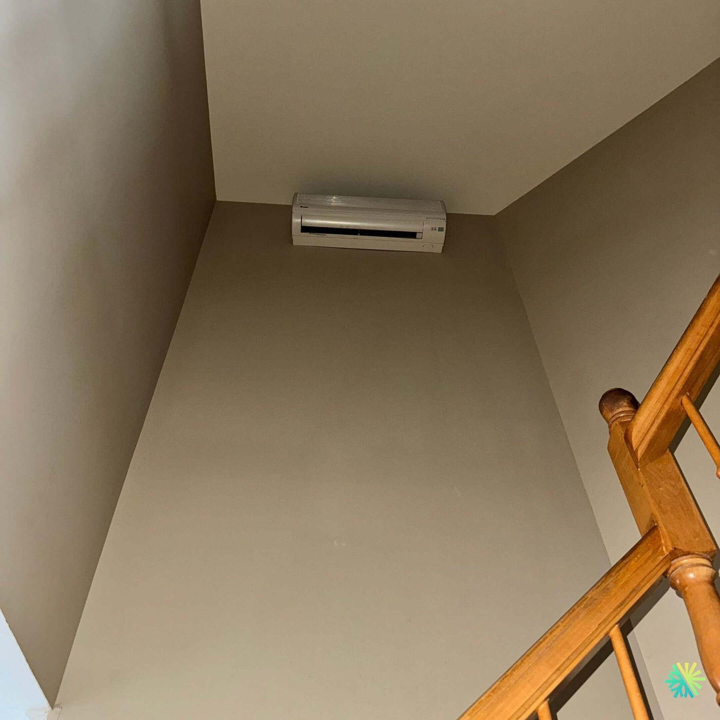 Appel de service pour une thermopompe murale GREE à Brossard