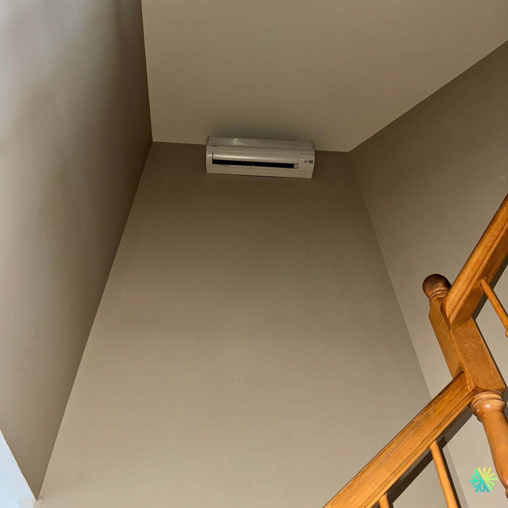 Appel de service pour une thermopompe murale GREE à Brossard