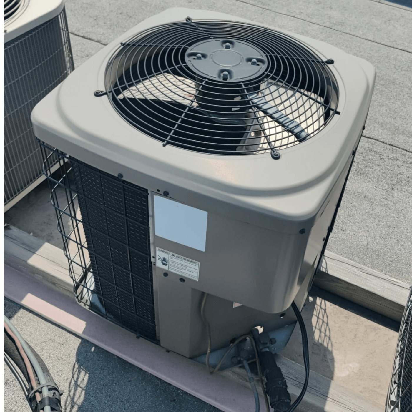 Service d’appel pour une réparation de thermopompe centrale à West Island