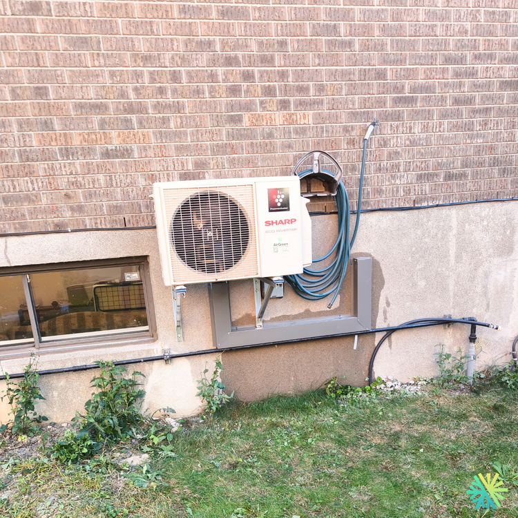 Installation d’une thermopompe murale Sharp ZU1 à Saint-Laurent (Montréal)