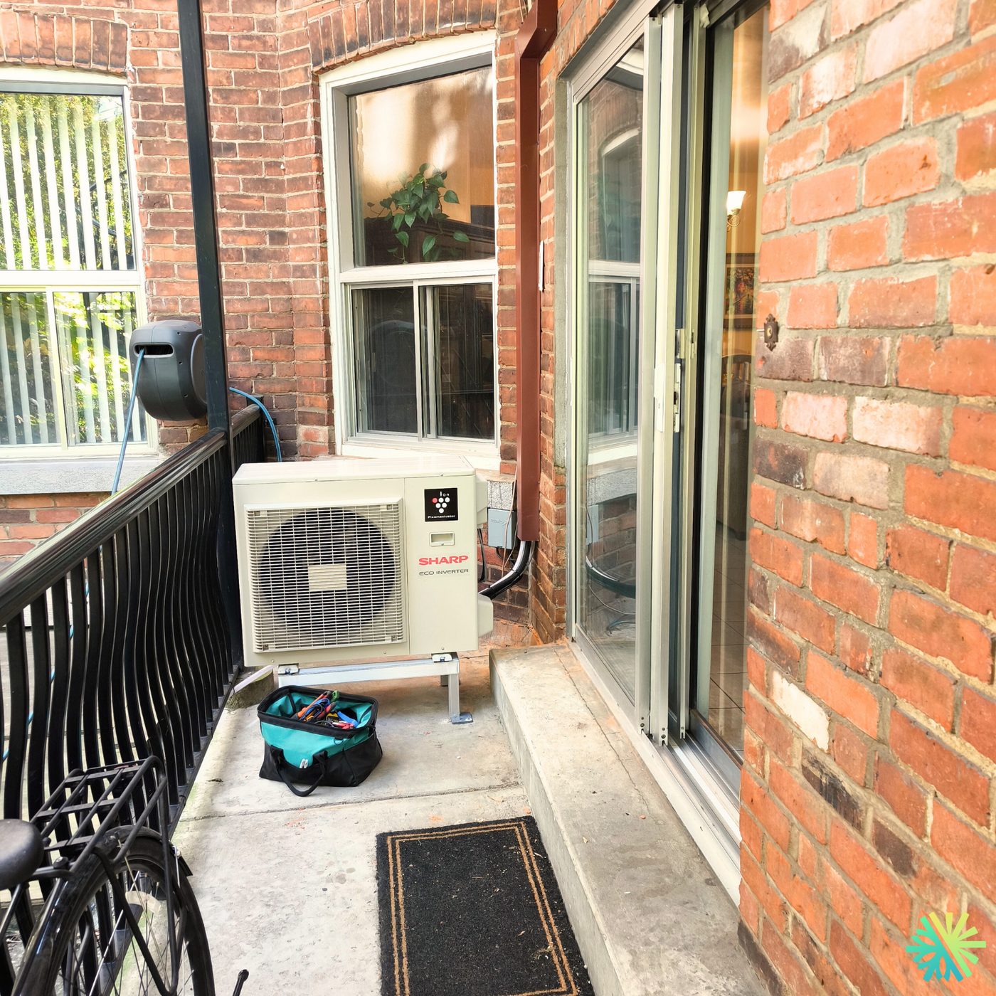 Installation d’une thermopompe murale Sharp sur le Plateau-Mont-Royal