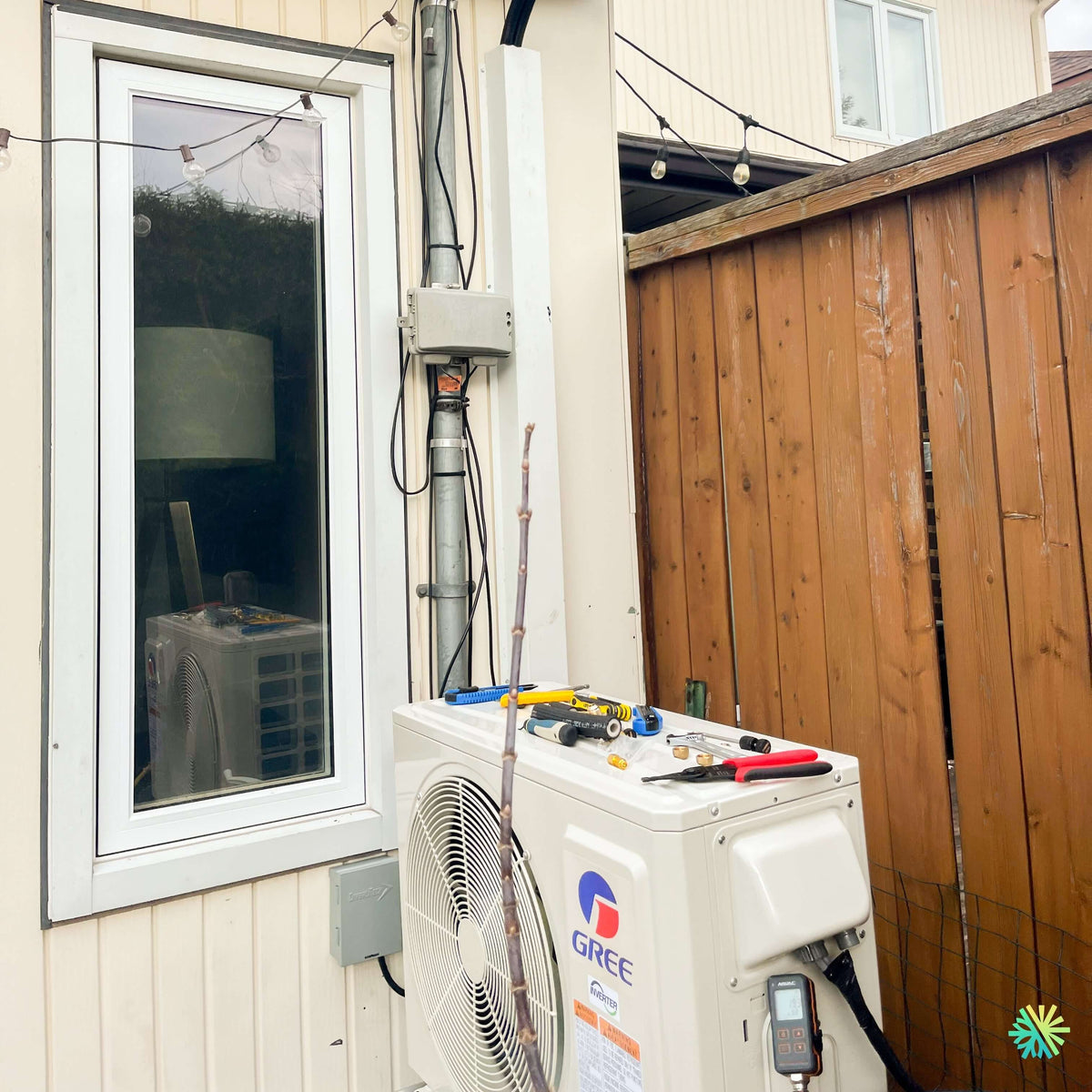 Installation d’une thermopompe 3 têtes GREE Free Match R32 à La Prairie, sur la Rive Sud