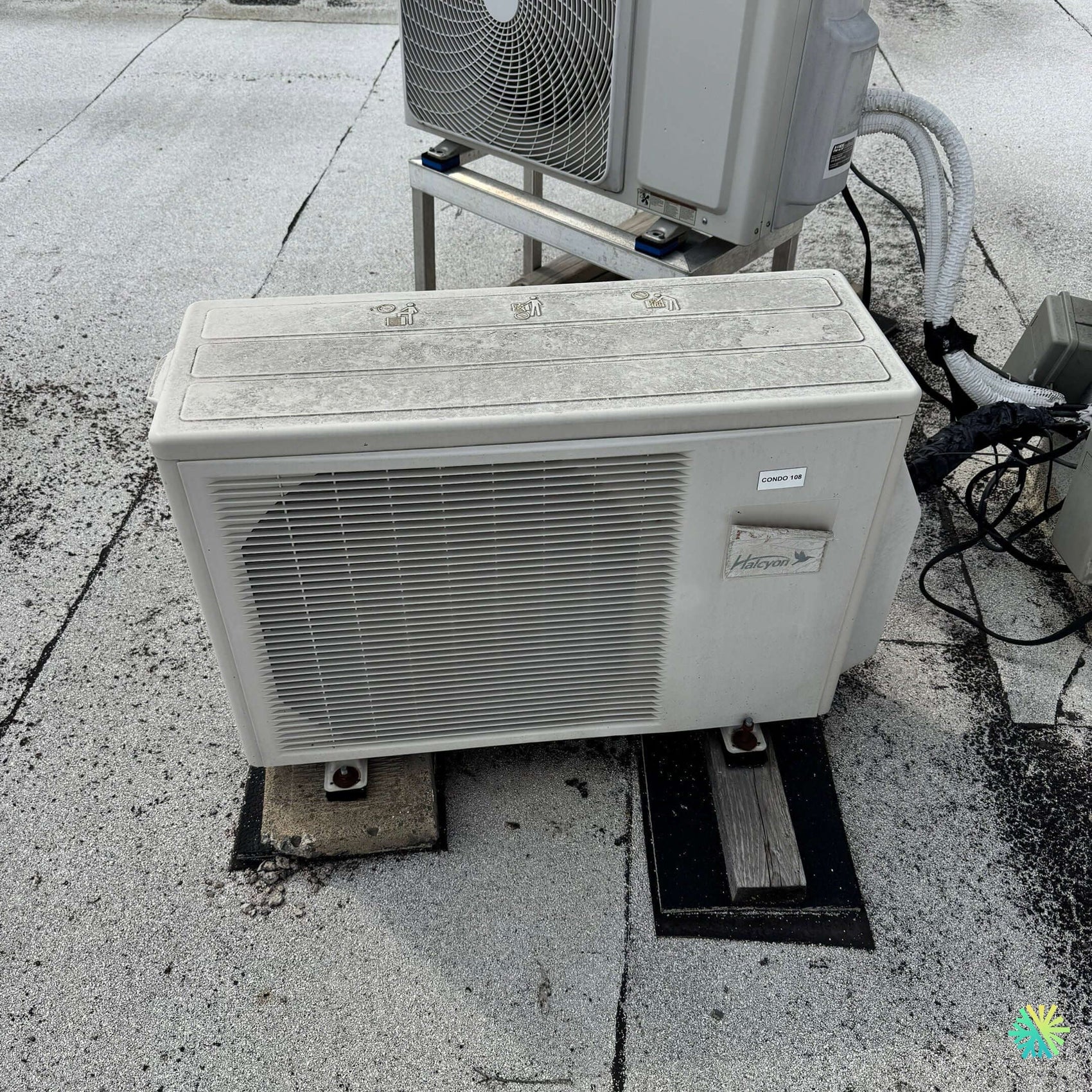 Nettoyage d’une thermopompe extérieure Hatem à Lachine