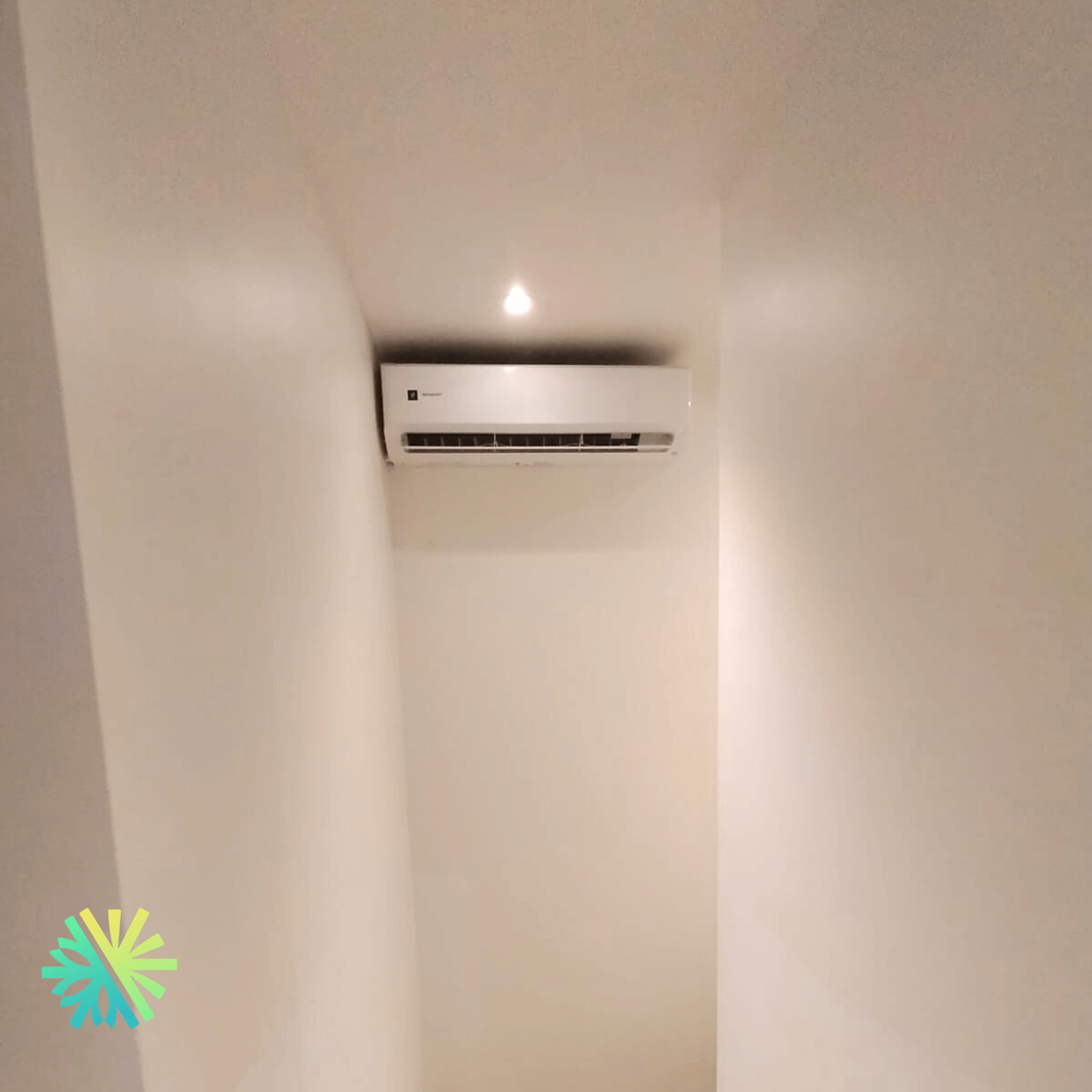 Installation d’une thermopompe murale SHARP ZHU1 Mini Split à Charlemagne