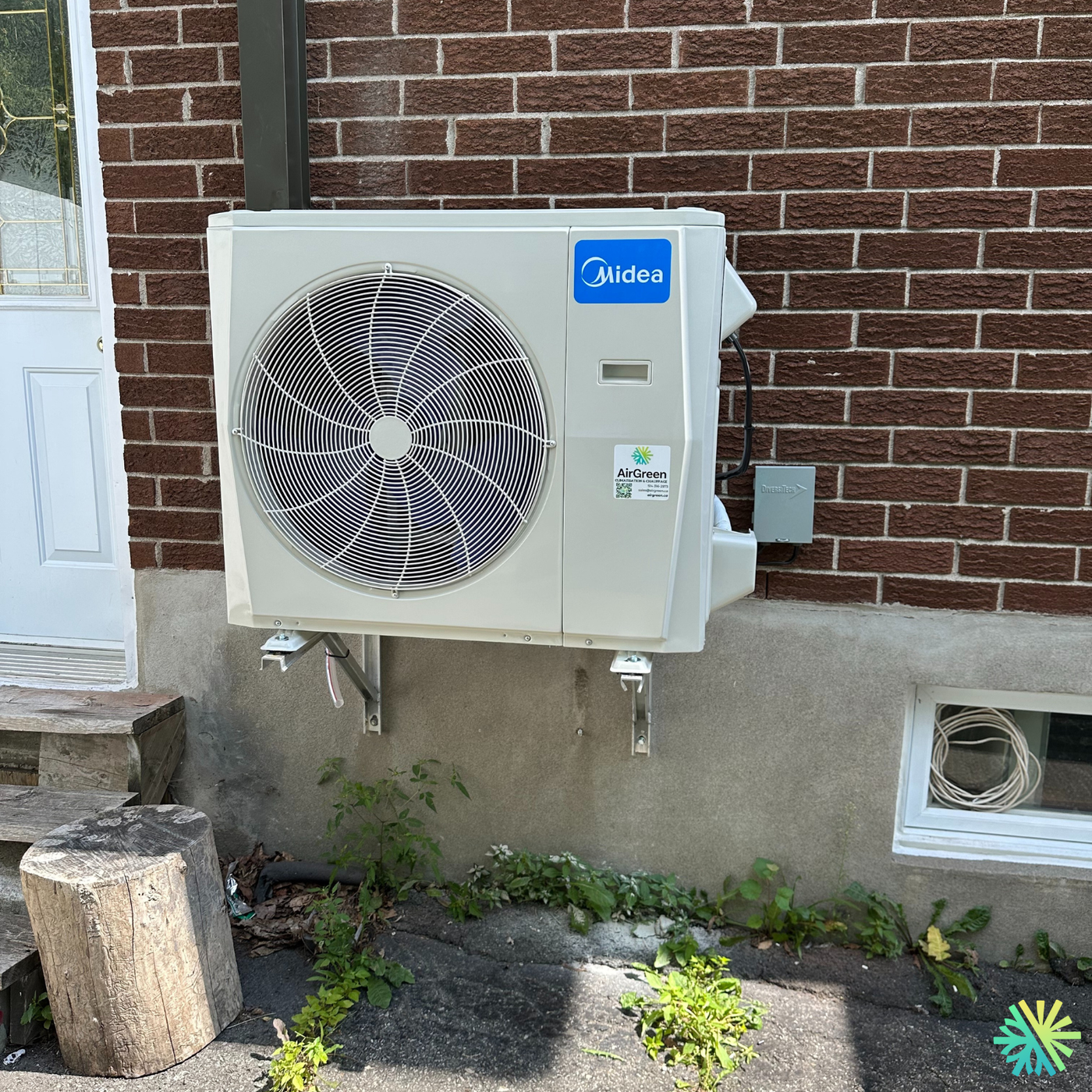 Installation d’une thermopompe murale Midea28 à Rosemont–La Petite-Patrie
