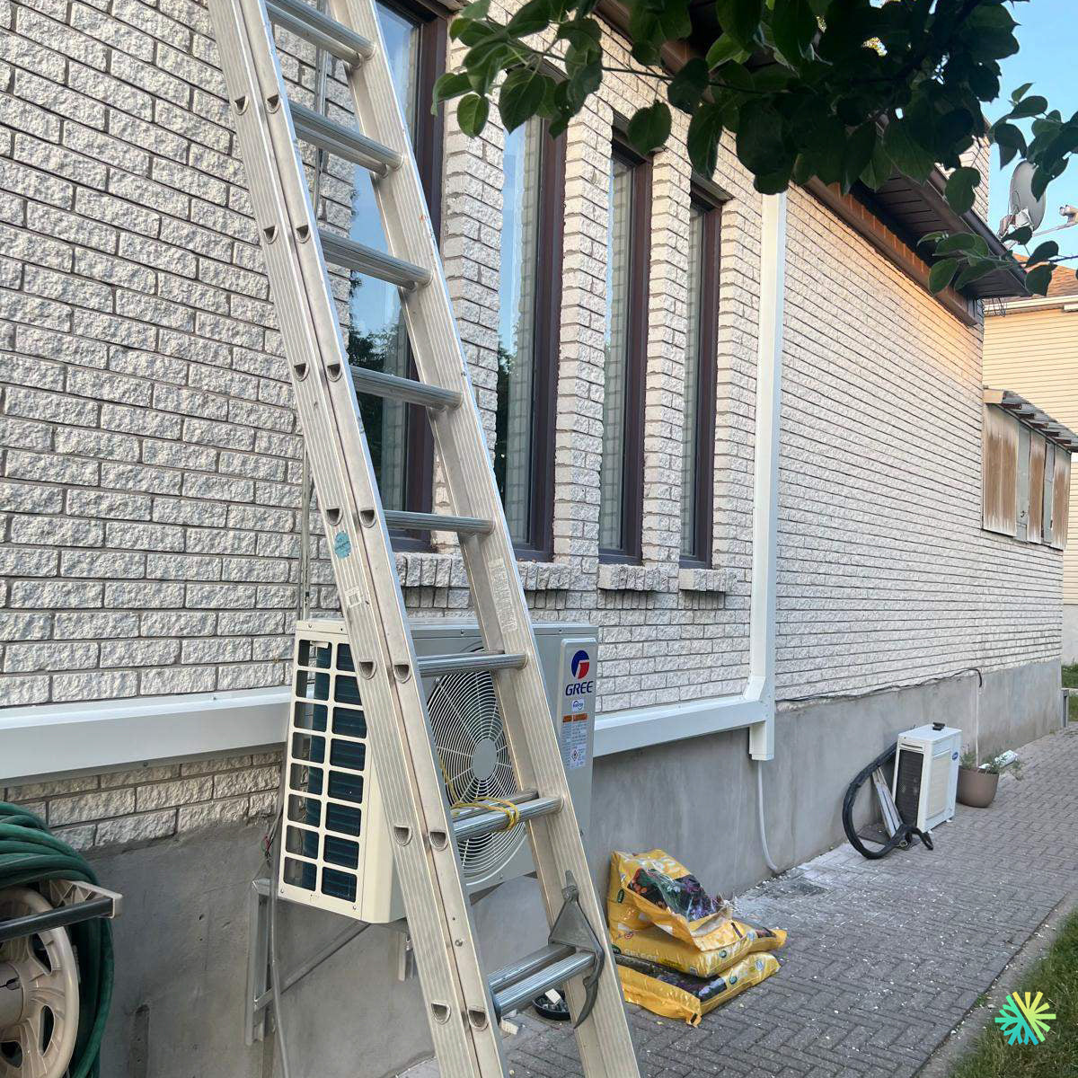 Installation d’une GREE Livo R32 thermopompe murale à Chomedey (Laval)