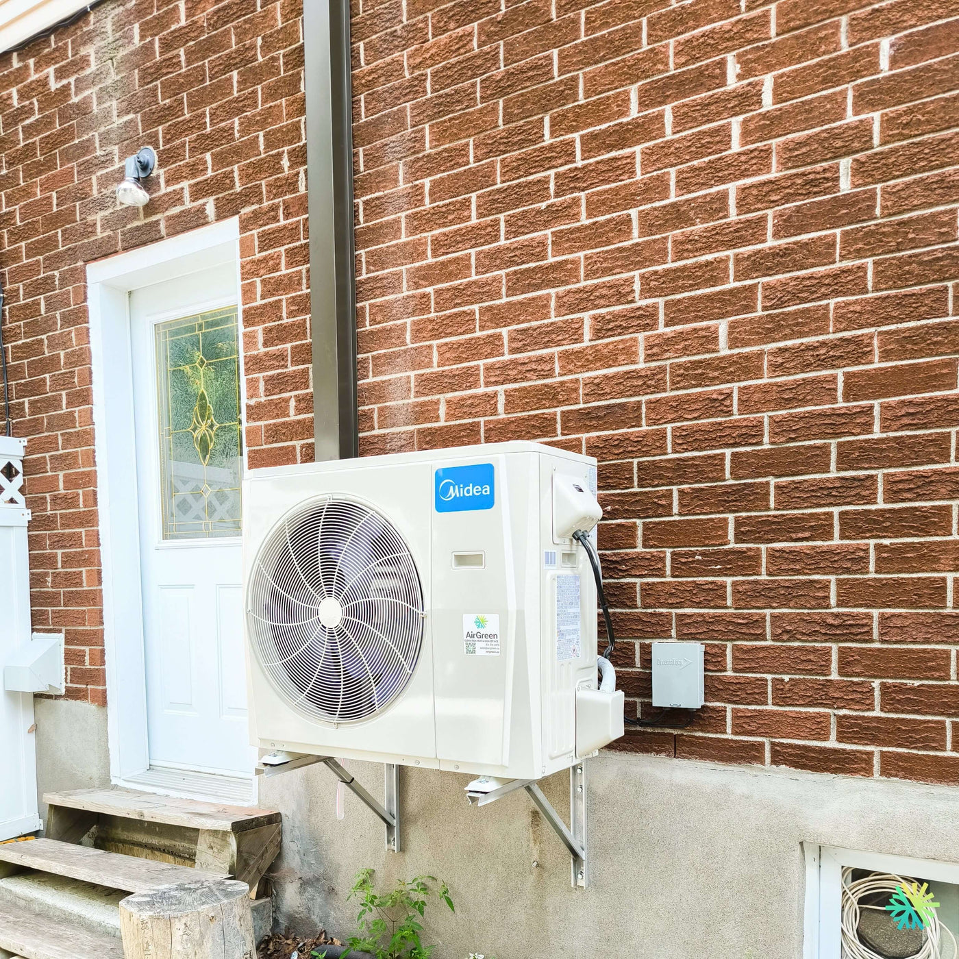 Installation d’une thermopompe murale triple zone MIDEA28 à Sainte-Marthe-sur-le-Lac : un mini split 3 zones pensé pour le confort réel d’une maison familiale