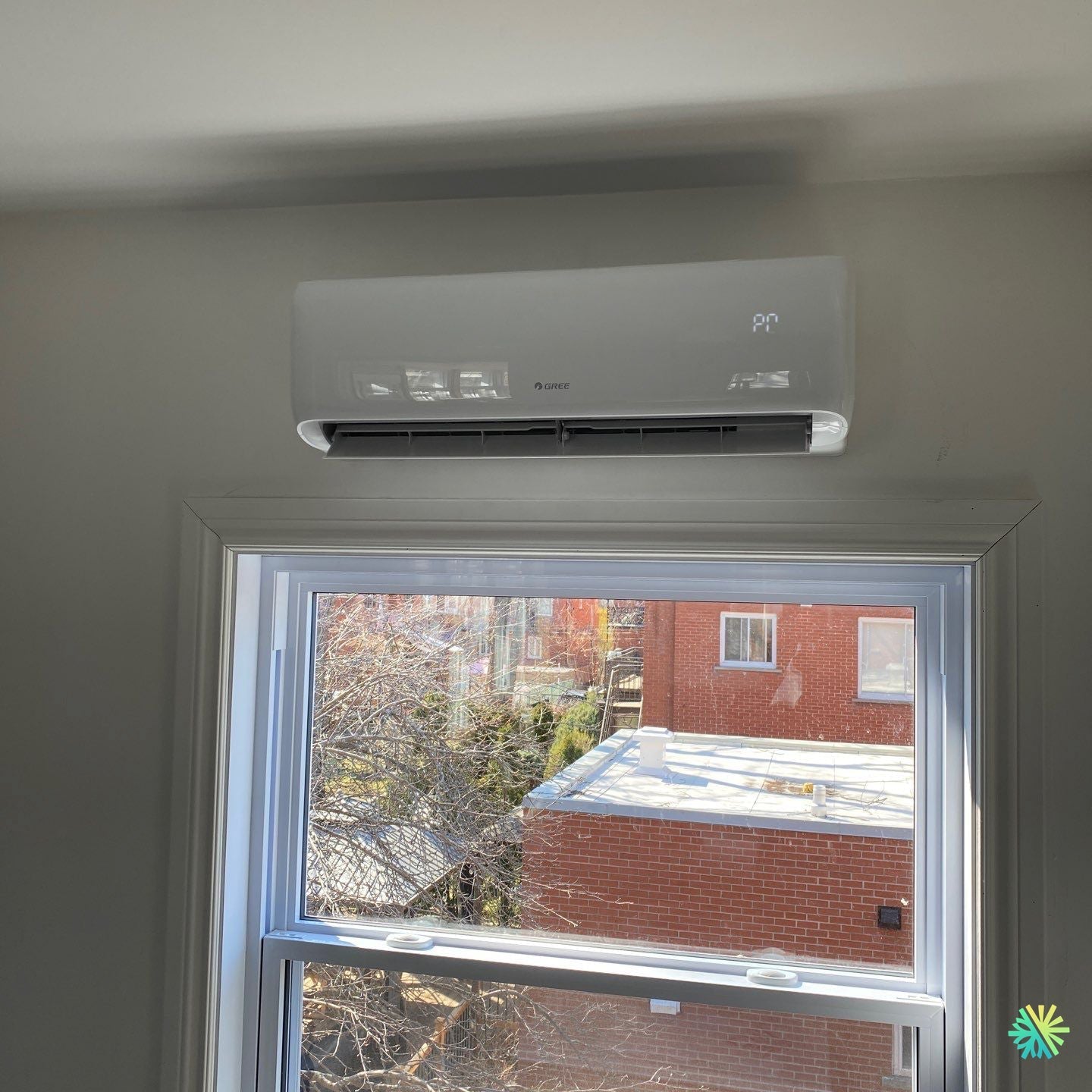 Installation d’une thermopompe murale GREE Livo R32 à Rosemont–La Petite-Patrie