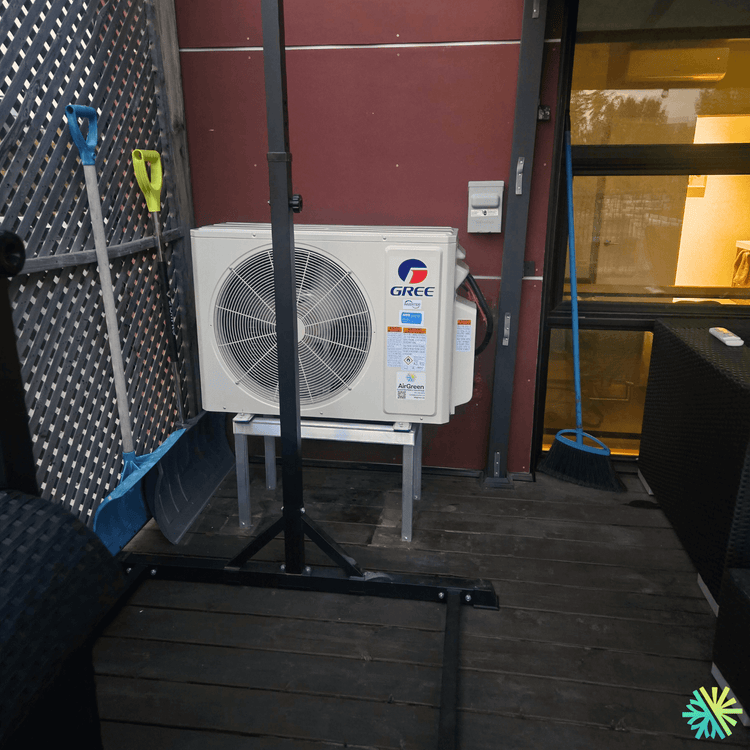 Installation d’une thermopompe Gree FreeMatch MultiZone sur balcon dans Le Sud-Ouest (Griffintown)