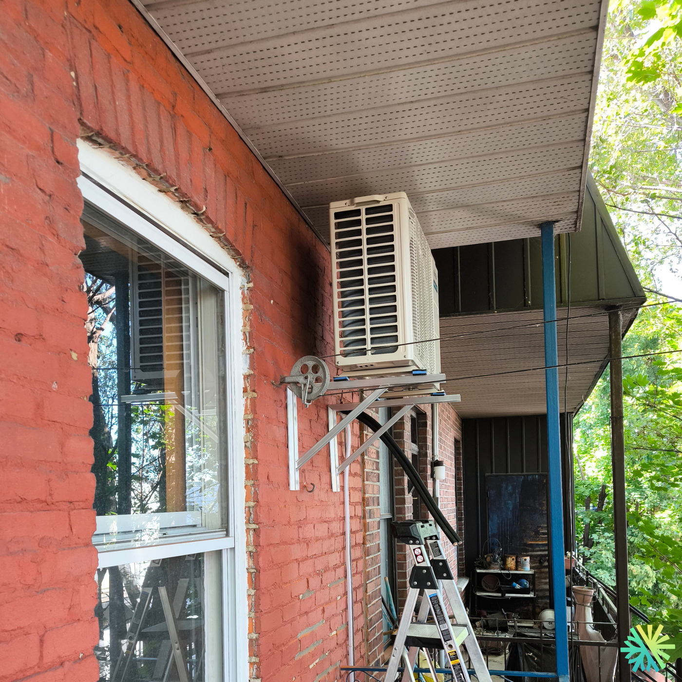 Réparation d’une thermopompe murale Fujitsu sur balcon arrière — Plateau-Mont-Royal (Montréal)