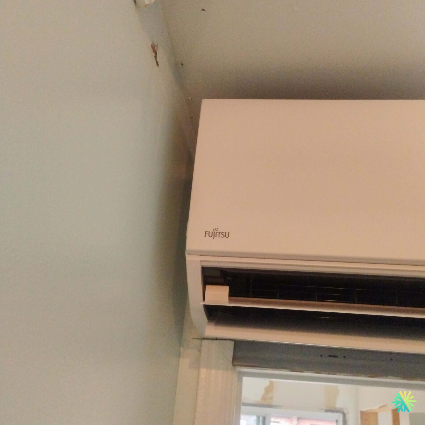 Installation d’une thermopompe murale FUJITSU ORION XTLH+ 12 000 BTU à Senneville dans une résidence en rénovation de l’ouest de Montréal