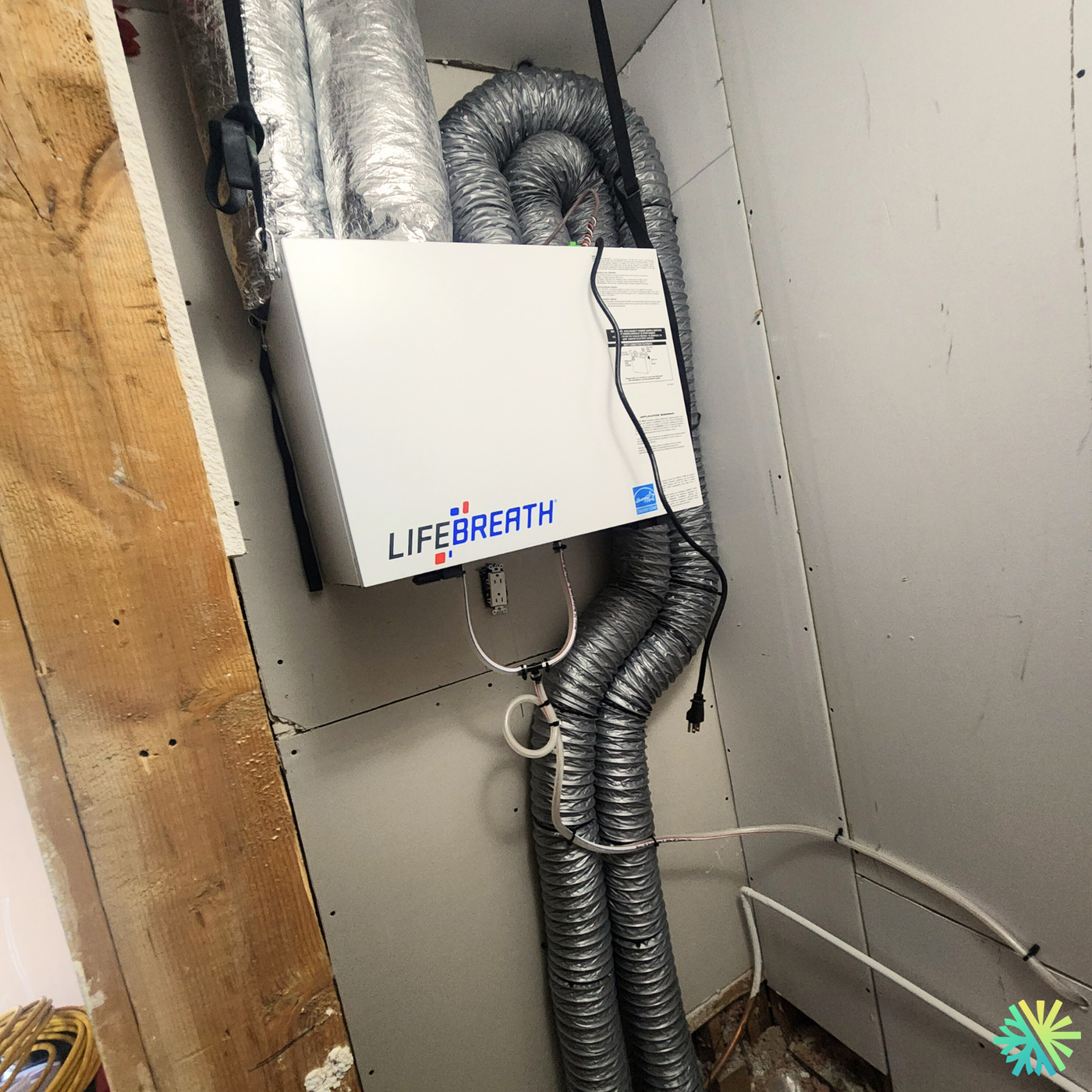 Installation d’un échangeur d’air Air Exchanger\LifeBreath à Sainte-Dorothée (Laval) : une ventilation saine, été comme hiver