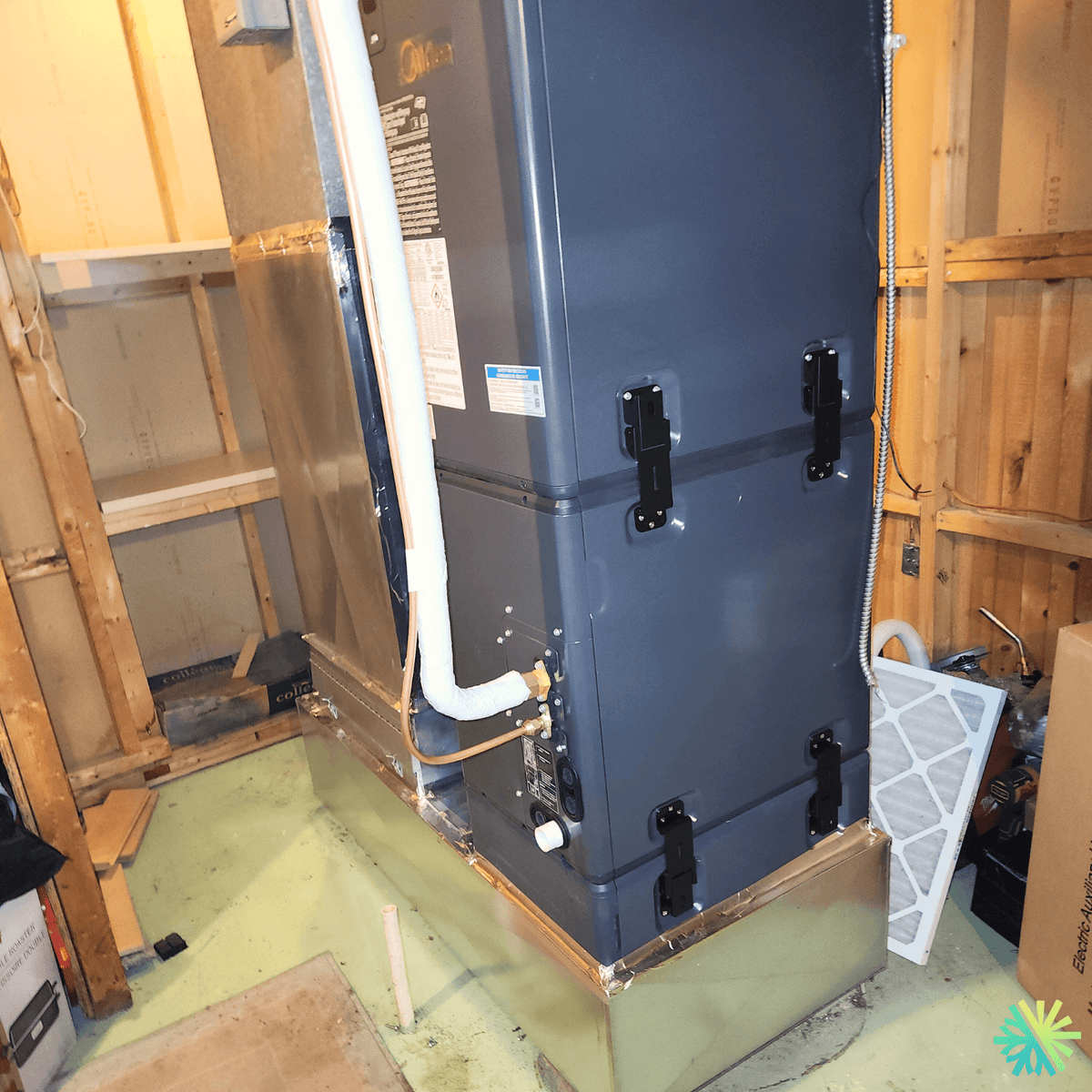 Thermopompe centrale Midea à Fabreville (Laval) : installation propre, compacte et pensée pour l’hiver