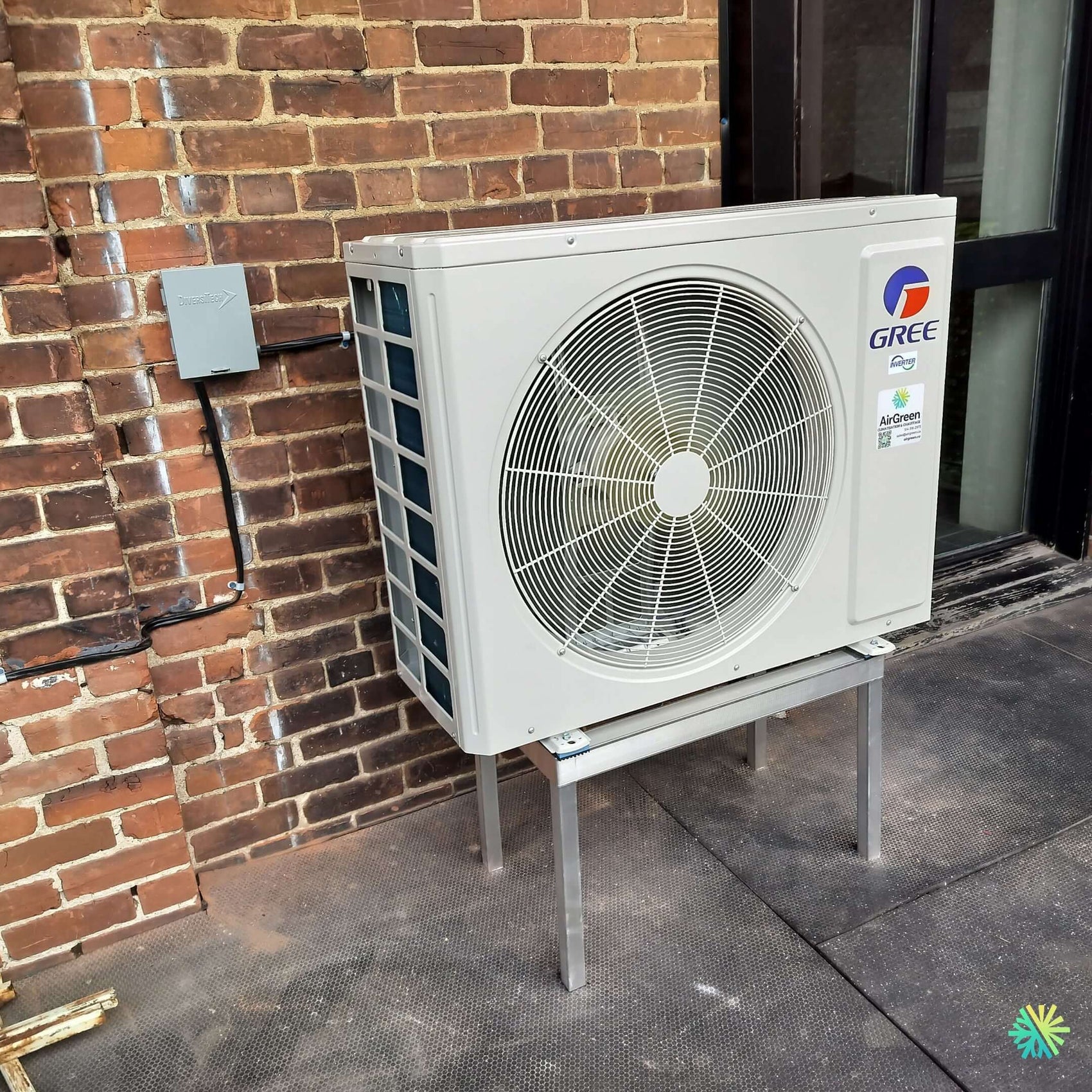 Installation d'une Thermopompe Murale Gree Crossover à Delson