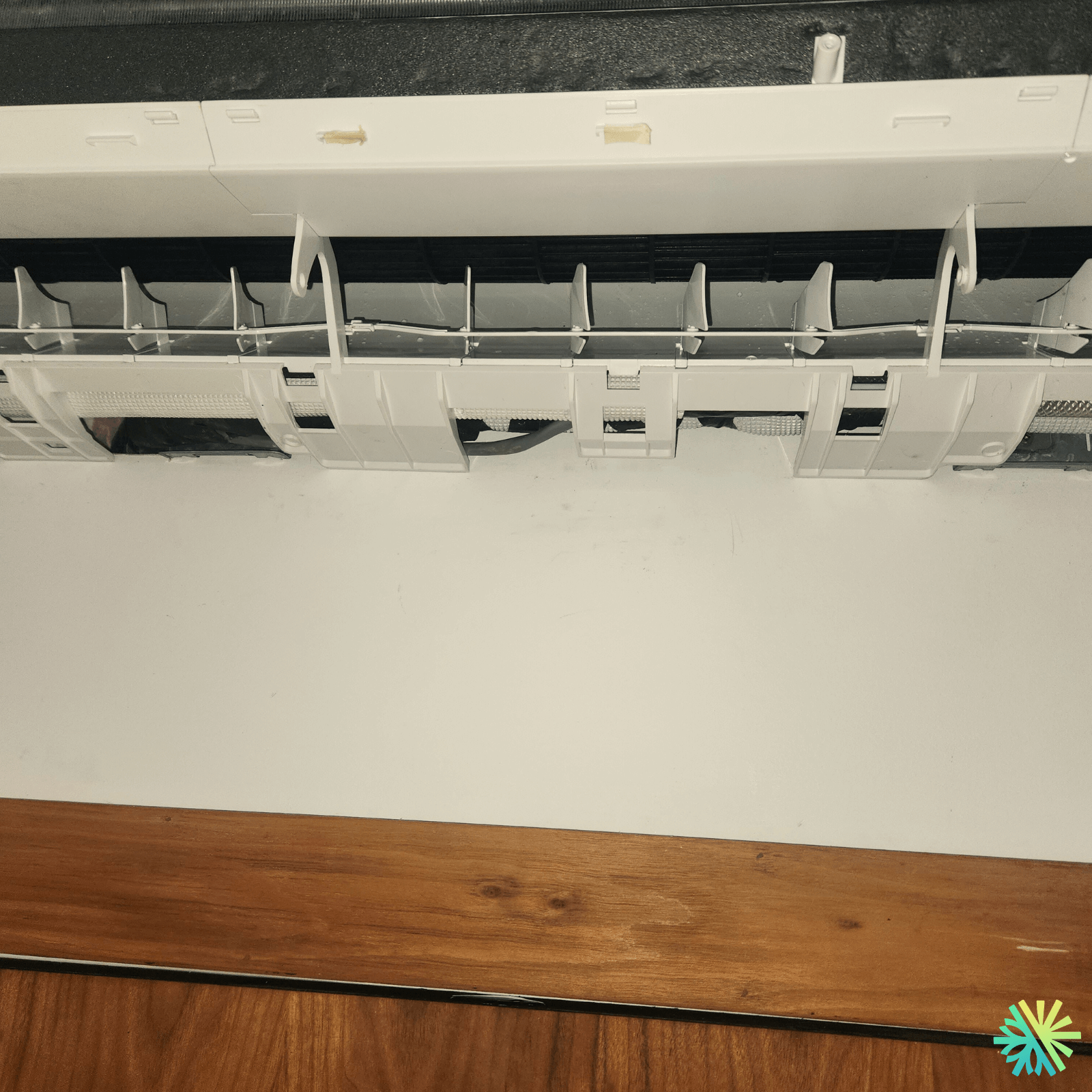 Nettoyage d’une thermopompe murale Sharp à Ville-Marie (Montréal)