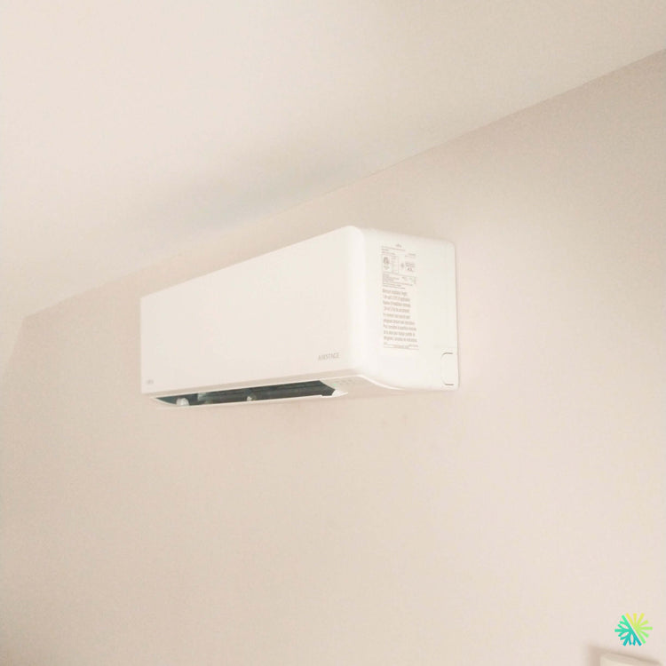 Installation d’une thermopompe double zone Fujitsu AIRSTAGE Aquila XLTH à Rosemont–La Petite-Patrie, Montréal
