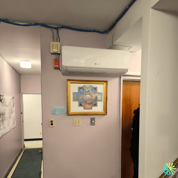 Installation d’une thermopompe murale Gree FreeMatch à Ville-Marie (Montréal) : confort discret et efficacité dans un espace urbain