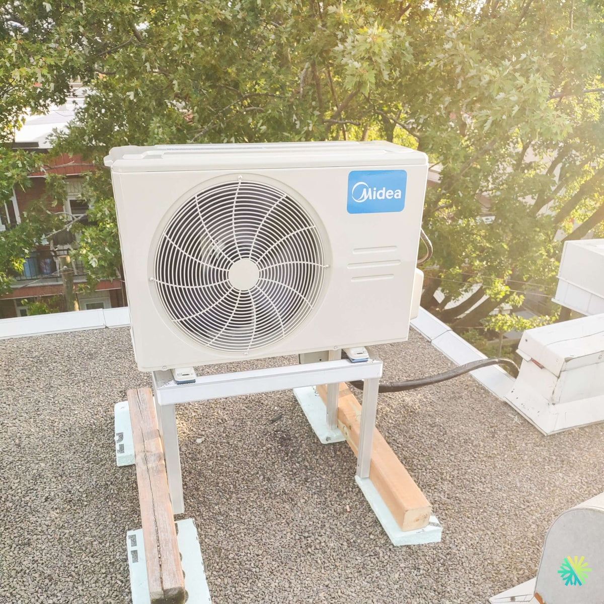 Installation d’une thermopompe murale MIDEA MIDEA35 à Saint-Urbain-Premier
