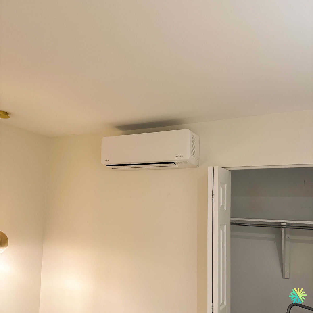 Installation d’une thermopompe double zone Fujitsu Aquila XLTH à Lorraine, sur la Rive-Nord de Montréal