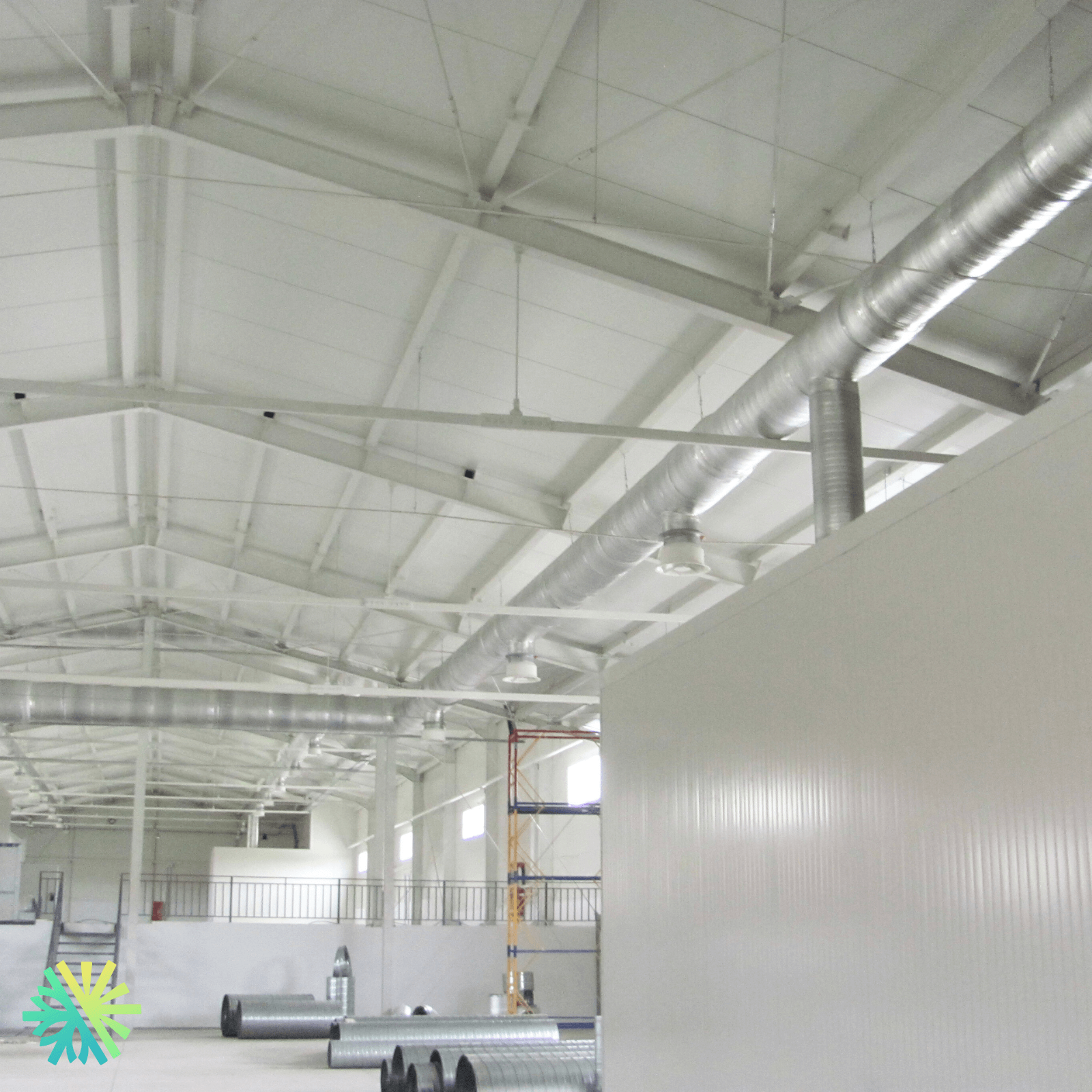 Comment AirGreen a transformé un entrepôt froid de Laval en espace chaleureux grâce au conduit gainable