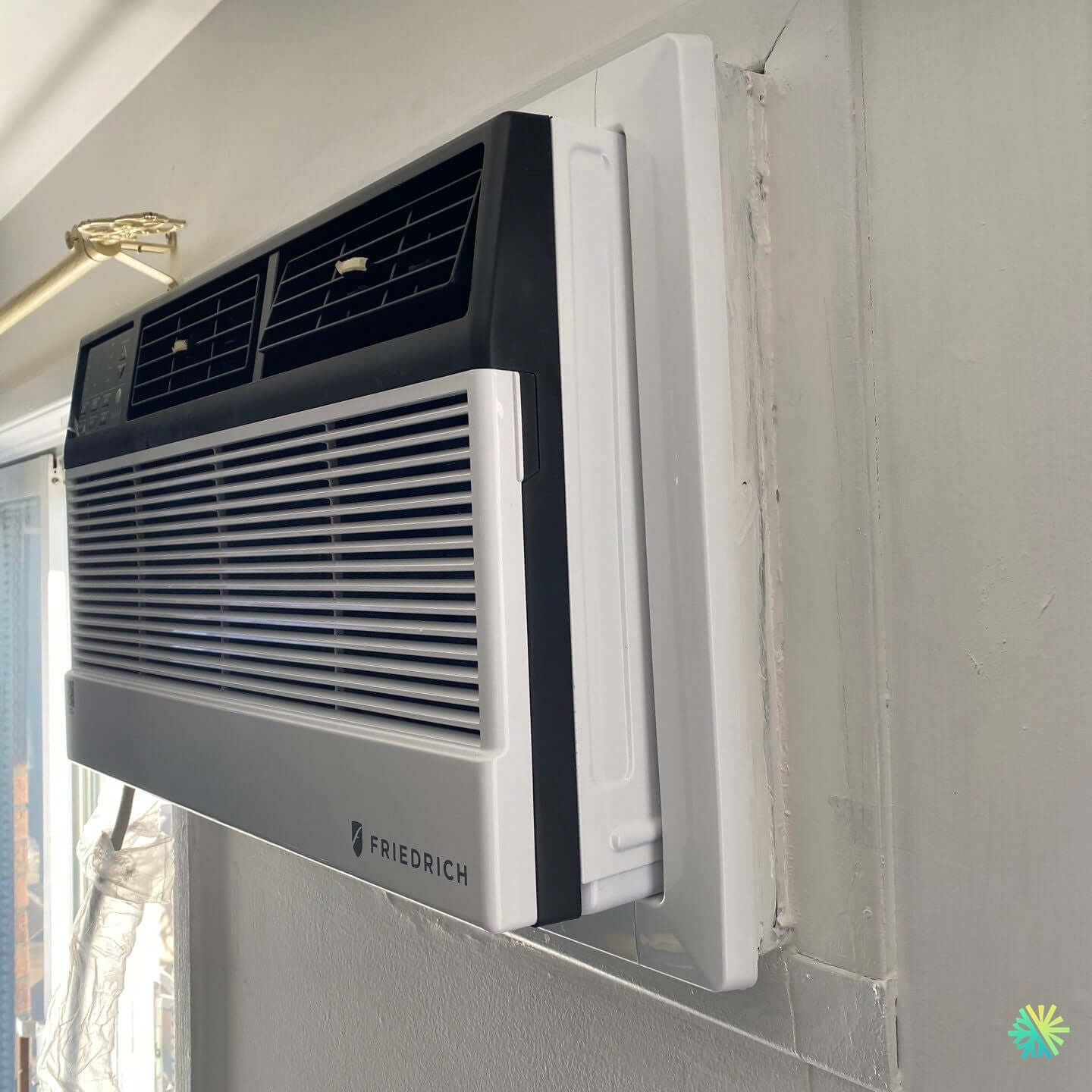 Réparation d’un climatiseur mural Friedrich à Saint-Lambert