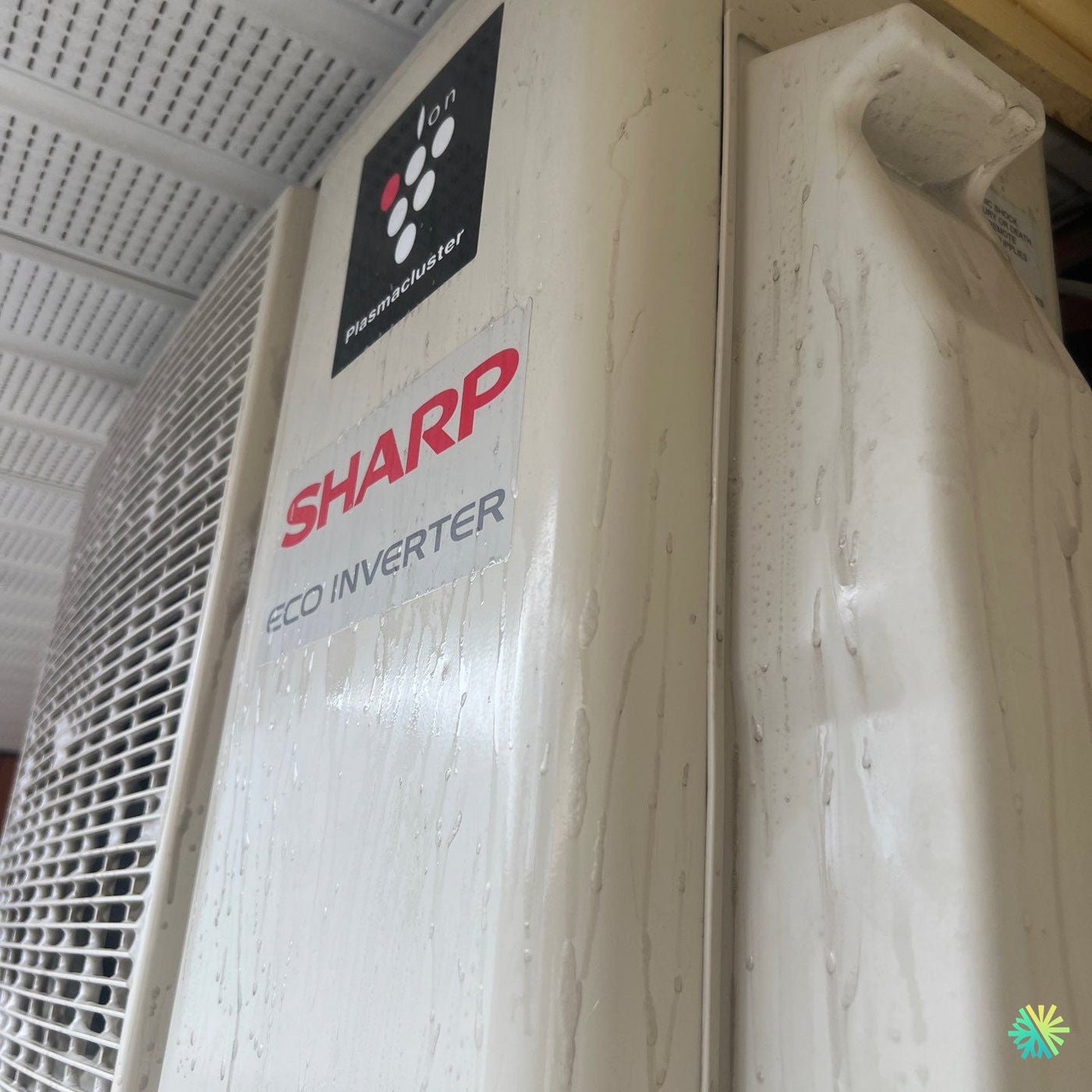 Lavage d’une thermopompe murale Sharp à Boisbriand