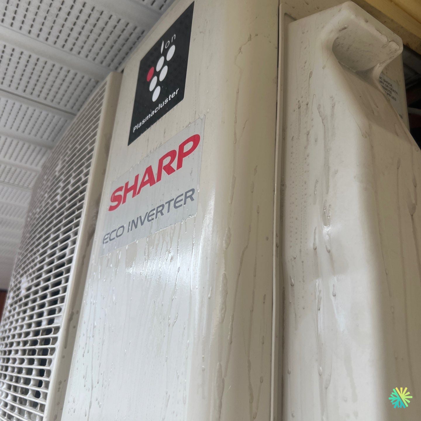 Lavage d’une thermopompe murale Sharp à Boisbriand