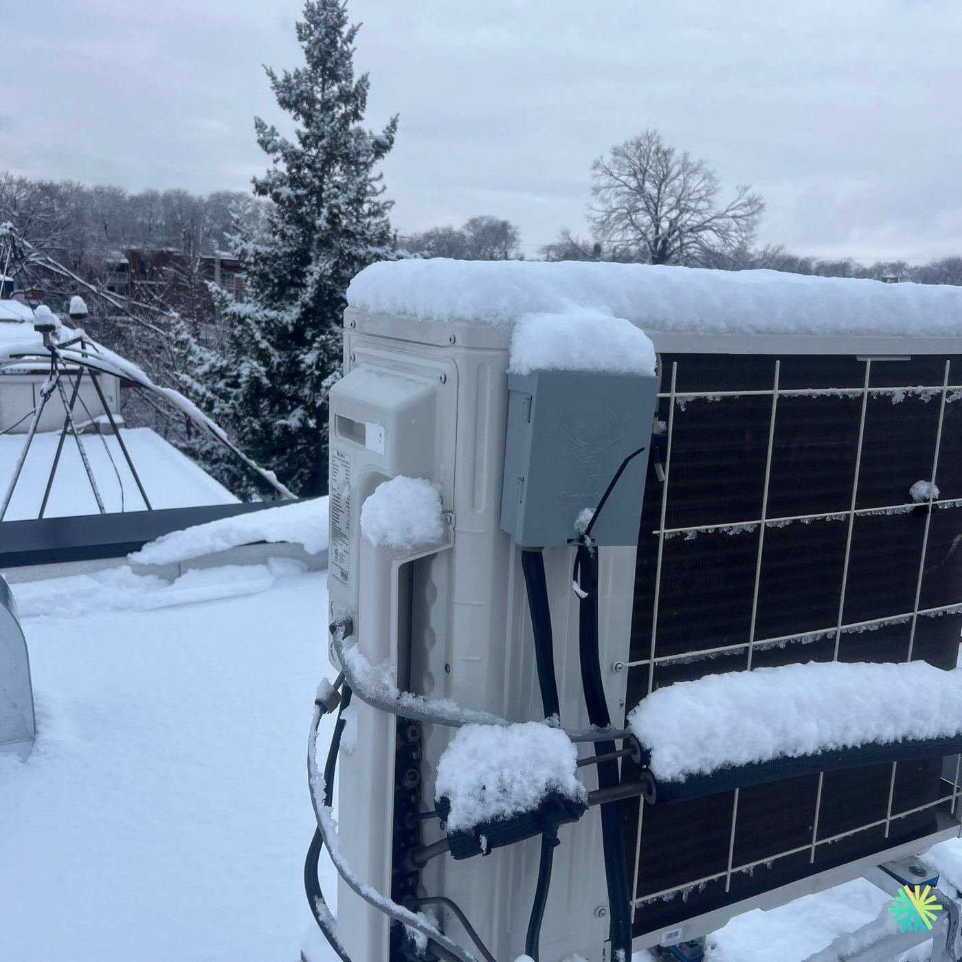 Réparation d’une thermopompe Midea à Sainte-Thérèse