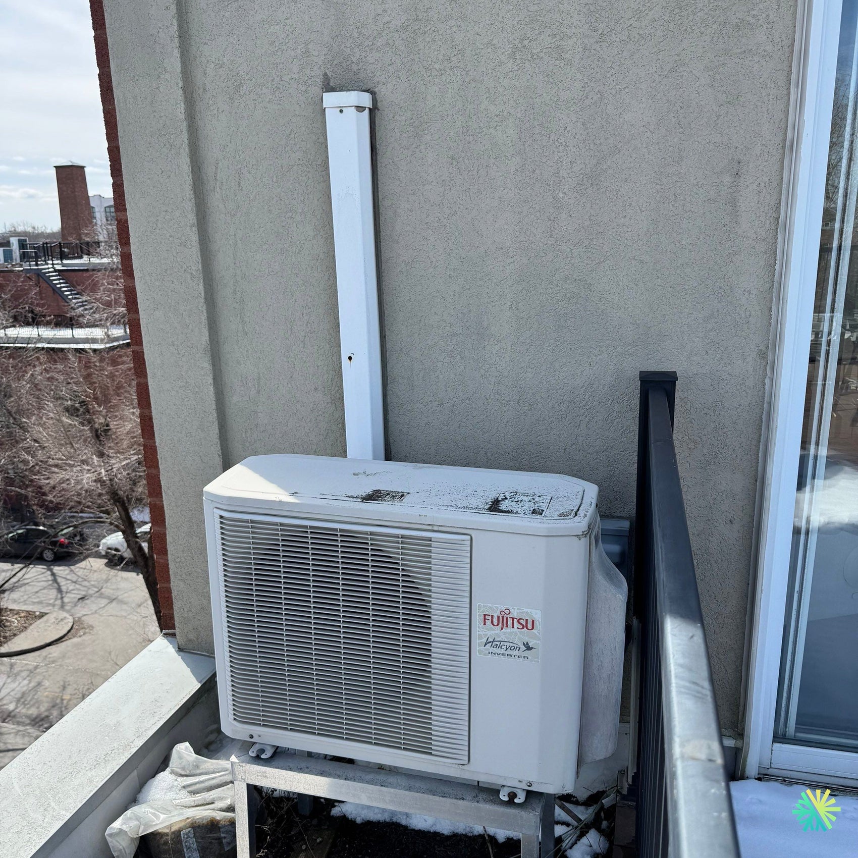 Nettoyage d’une thermopompe murale Fujitsu Halcyon à Rosemont–La Petite-Patrie