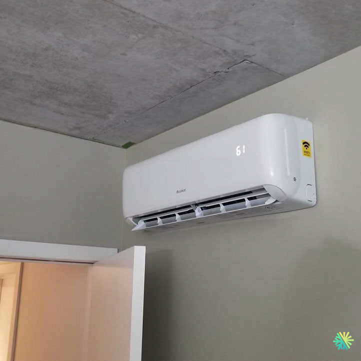 Installation d’une Gree thermopompe murale dans un condo à Ville-Marie