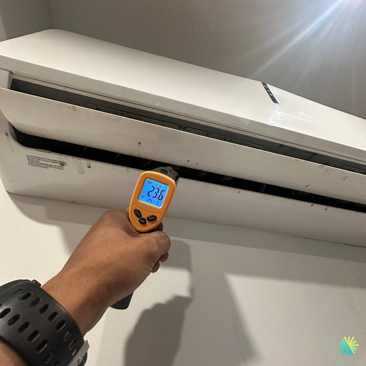 Nettoyage d’une thermopompe murale à Saint-Laurent