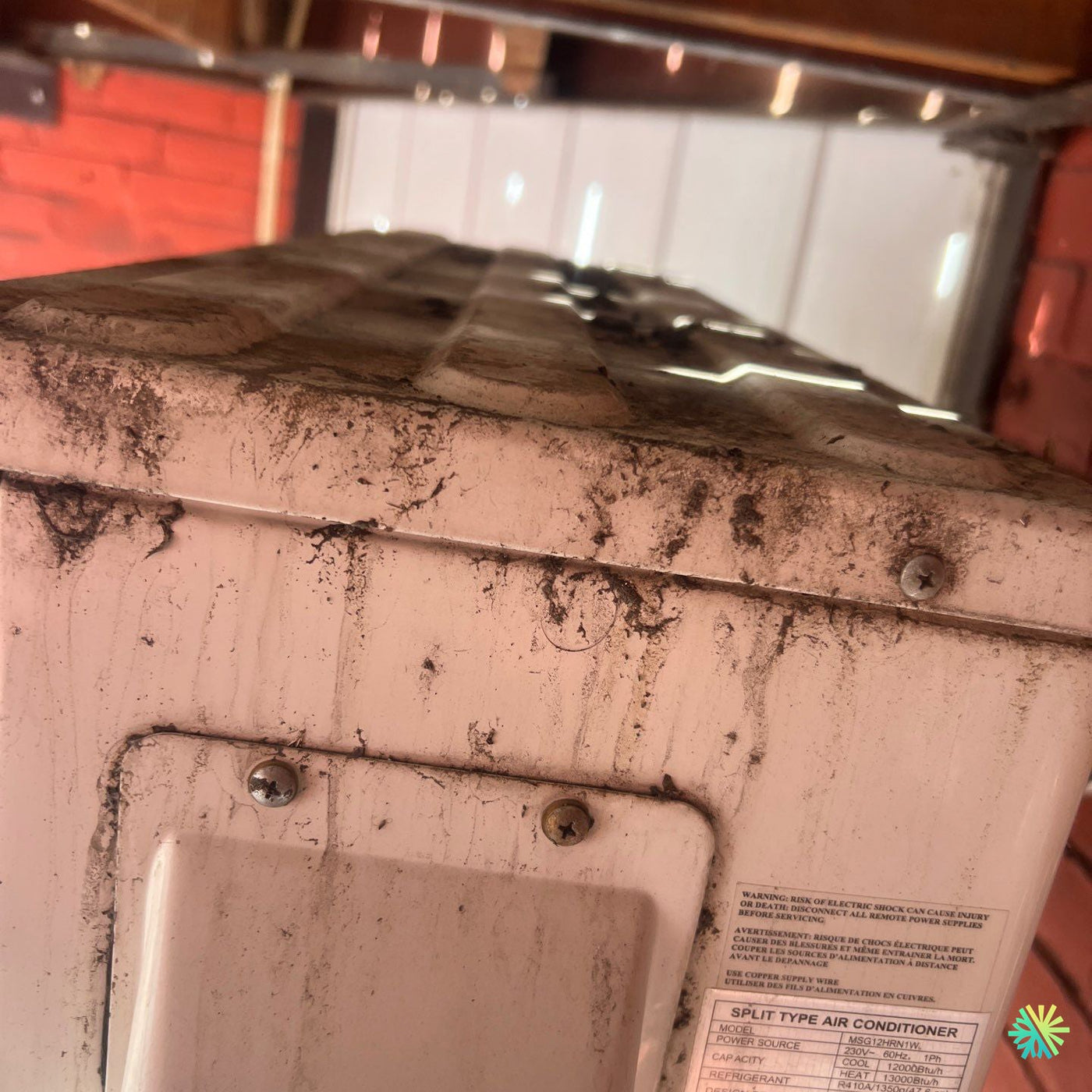 Nettoyage d’une unité extérieure de thermopompe à Saint-Laurent