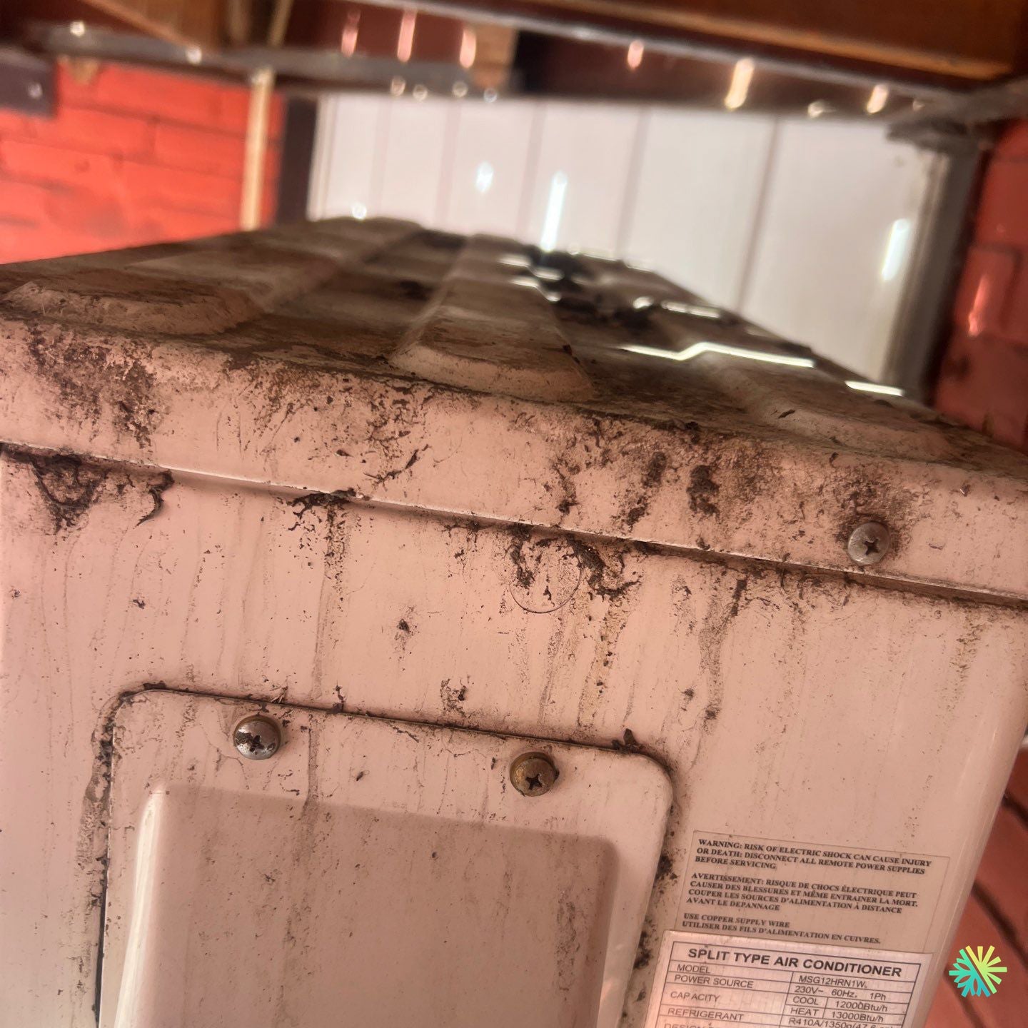 Nettoyage d’une unité extérieure de thermopompe à Saint-Laurent