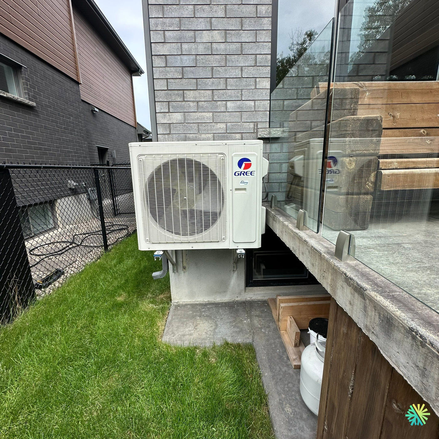 Réparation d’une thermopompe murale GREE à Sainte-Dorothée