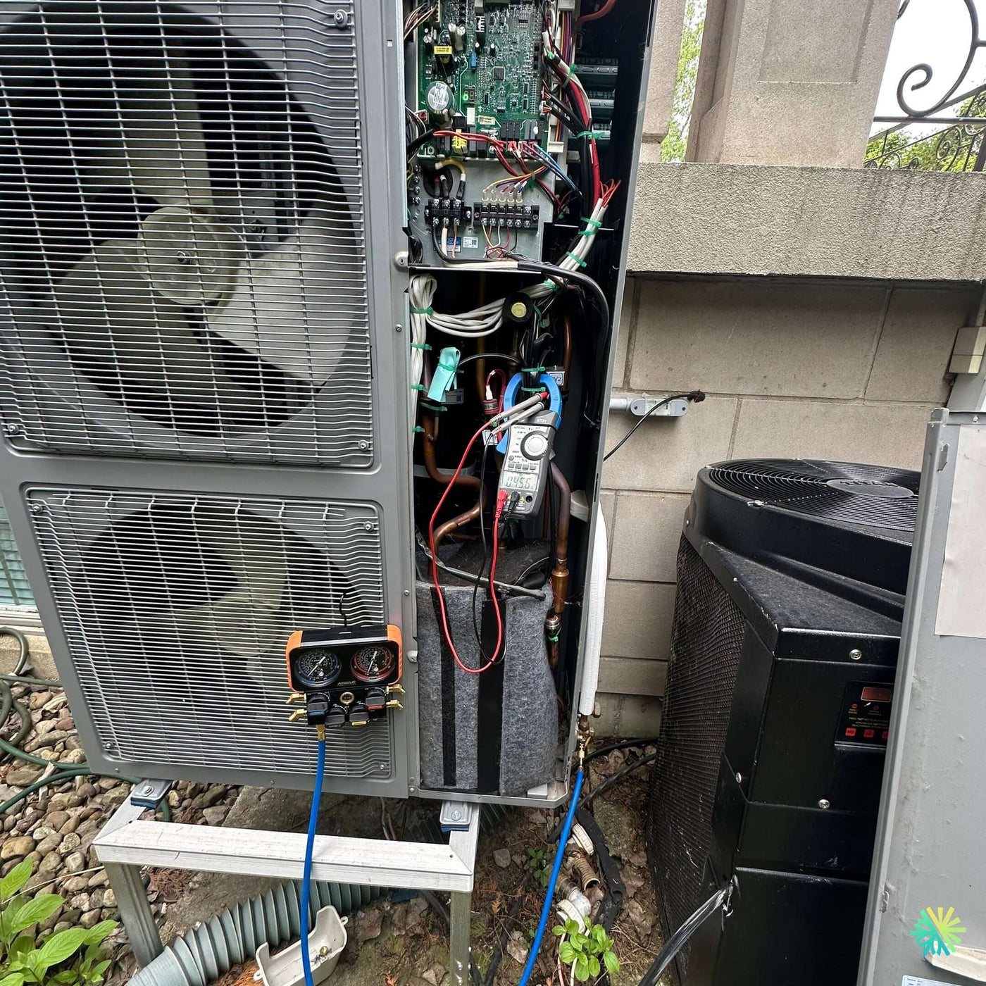 Réparation d’un système VRF Midea à Saint-Laurent