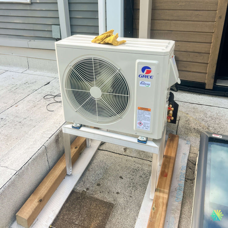 Installation d’une thermopompe DoubleZone GREE FREE MATCH R32 dans le West Island de Montréal : deux zones de confort, un condenseur surélevé et une installation pensée pour durer