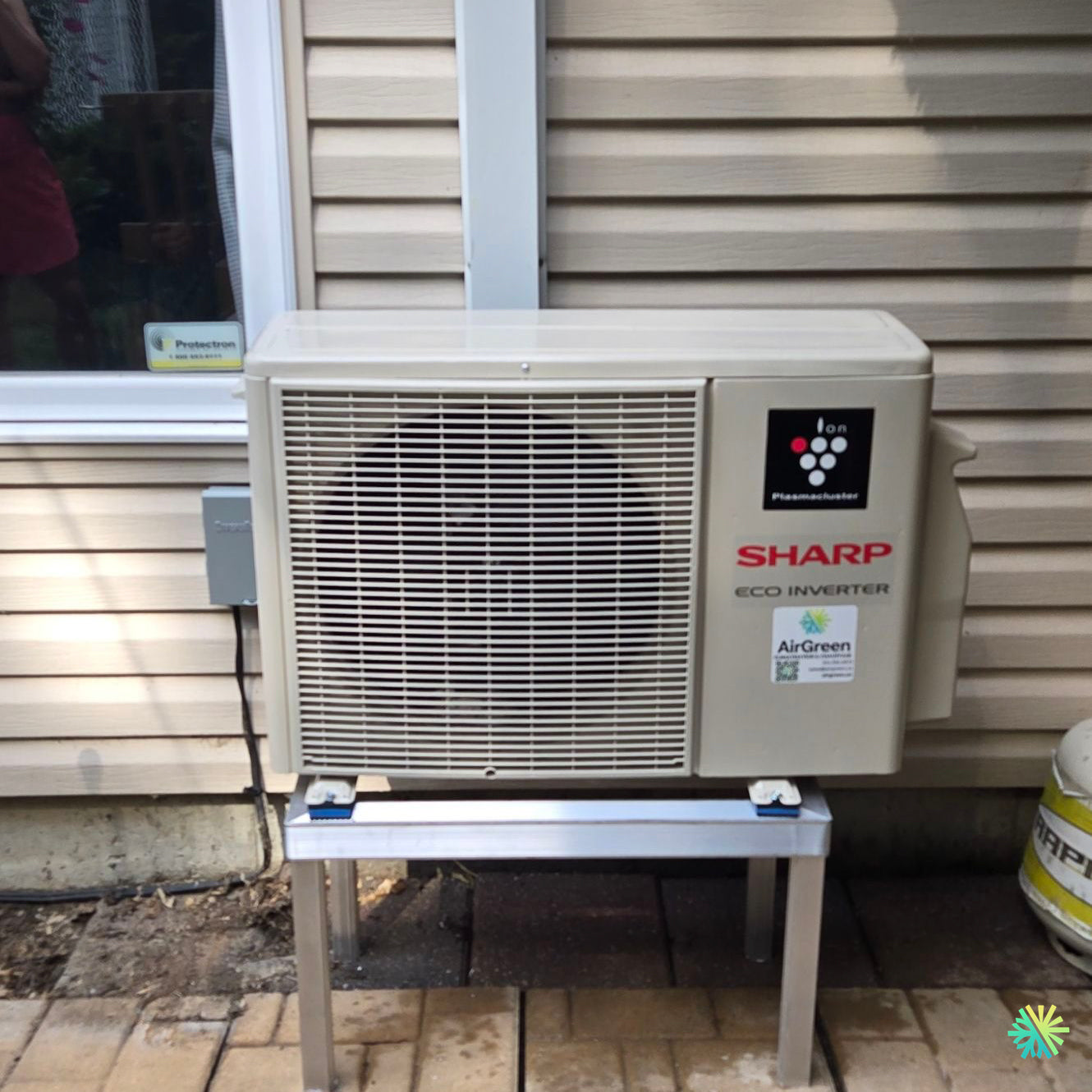 Installation d’une thermopompe murale Sharp ZU1 à Brossard