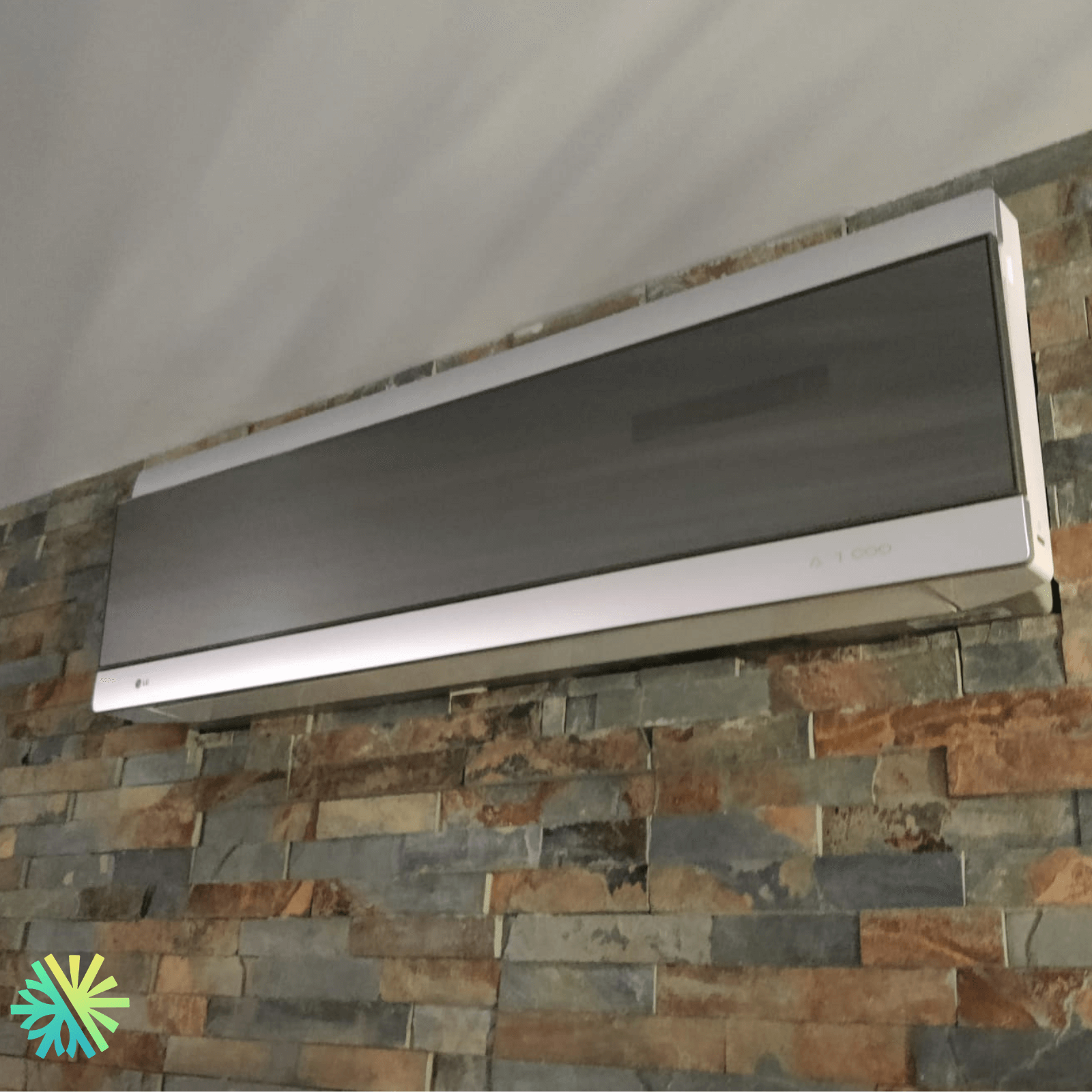 Intervention sur une thermopompe murale mini split LG à Longueuil