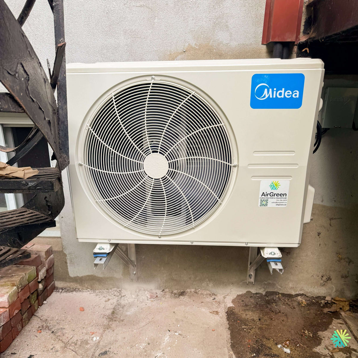 Installation d’une thermopompe murale MIDEA MIDEA28 à Ahuntsic-Cartierville, Montréal