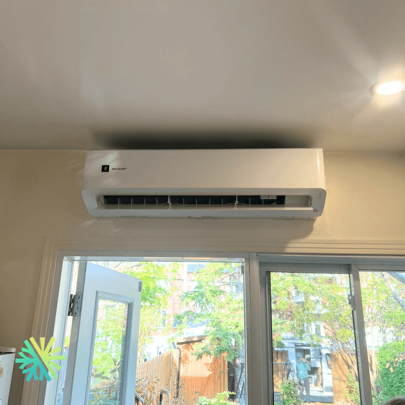 Installation d’une thermopompe murale SHARP ZU1 à Notre-Dame-de-Grâce